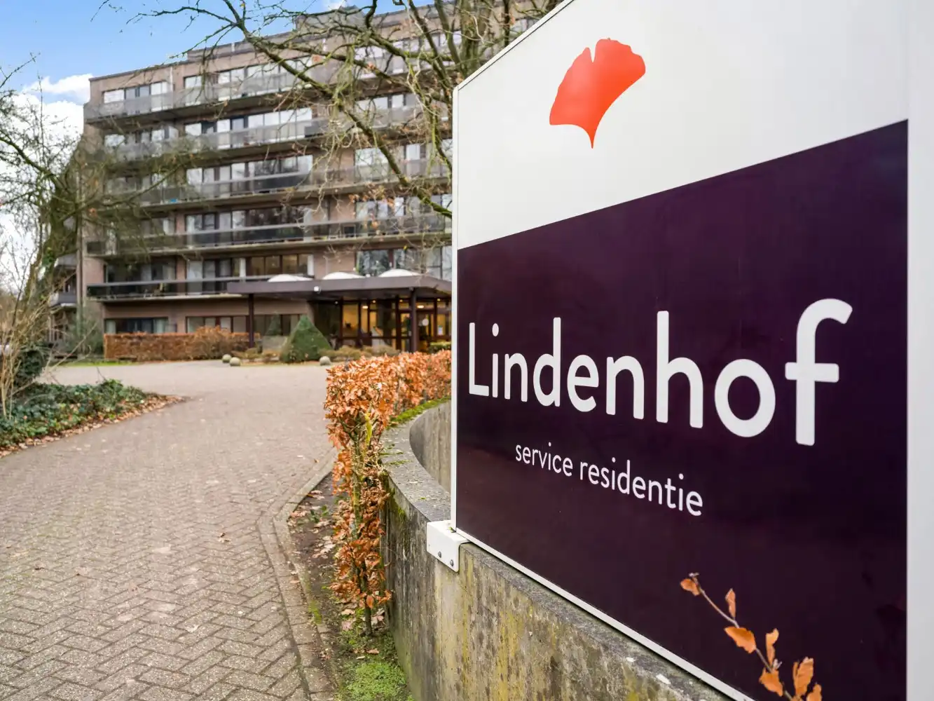 Nette serviceflat op 1e verd. met terras foto 10