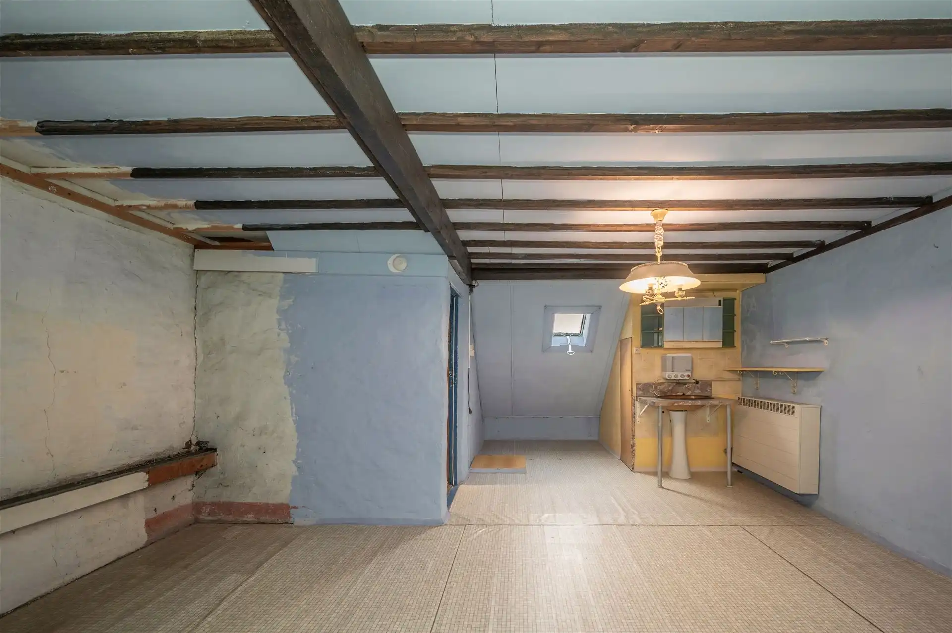 Te renoveren huis met 3 ruime kamers foto 16