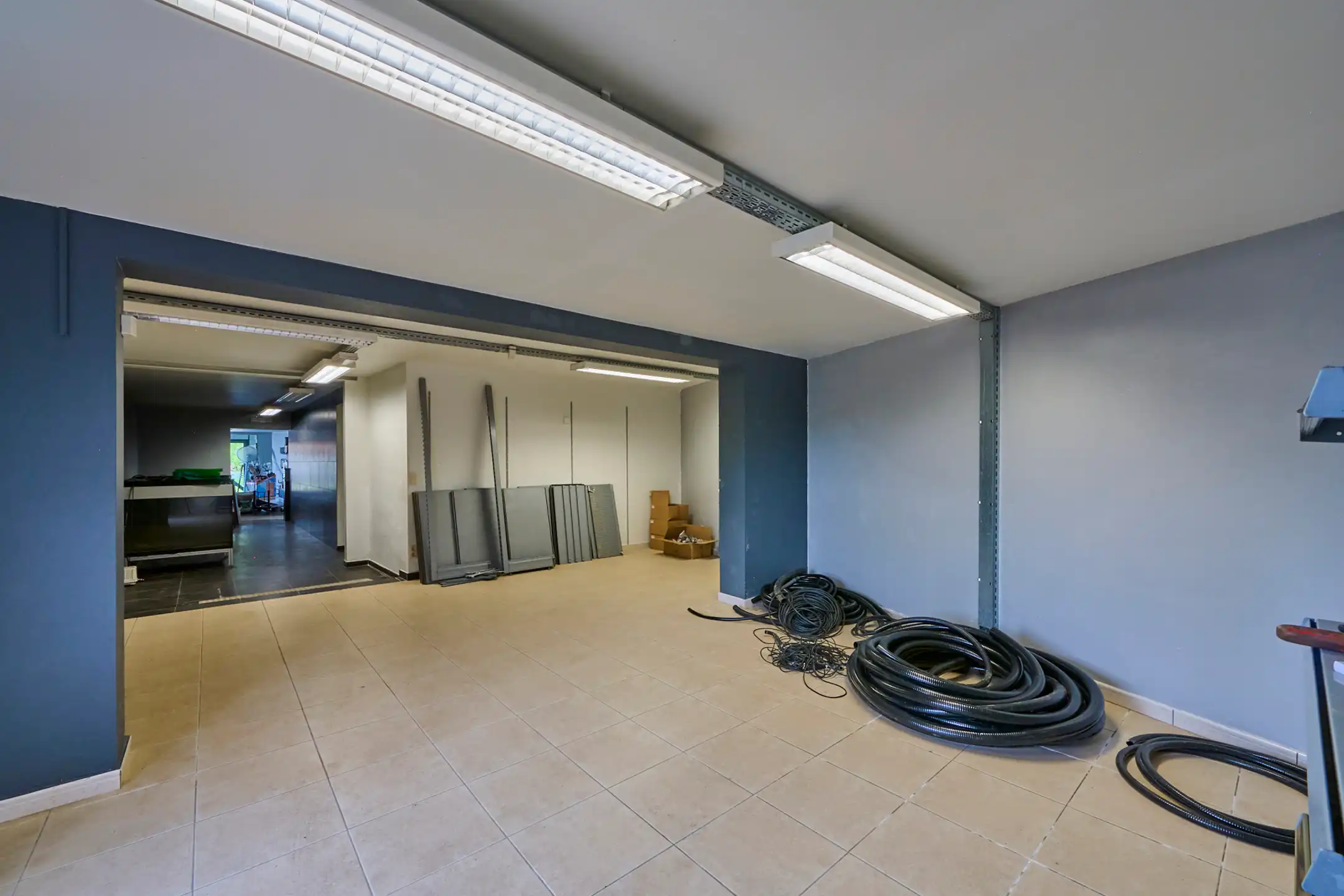 Ruim handelspand met woonst (3slpk)- zwemvijver  - diverse mogelijkheden !  foto 11