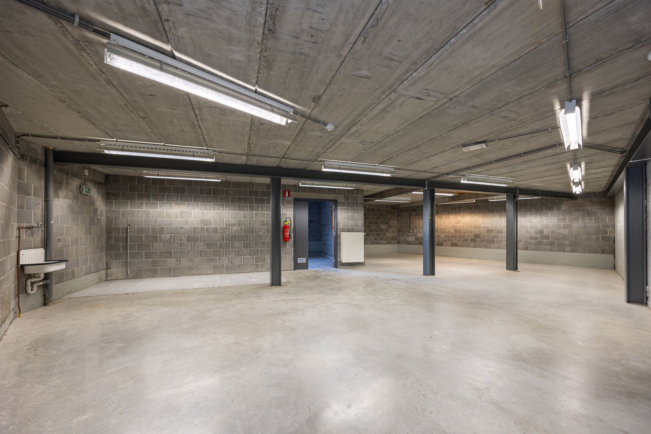 Kantoorgebouw te koop te Antwerpen Deurne!  foto 4