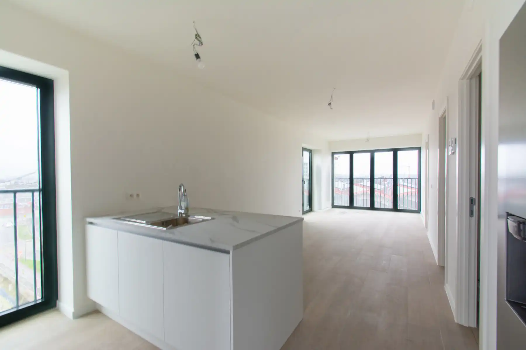 Prachtig Modern nieuwbouwappartement met 1slpk. en balcon foto 2