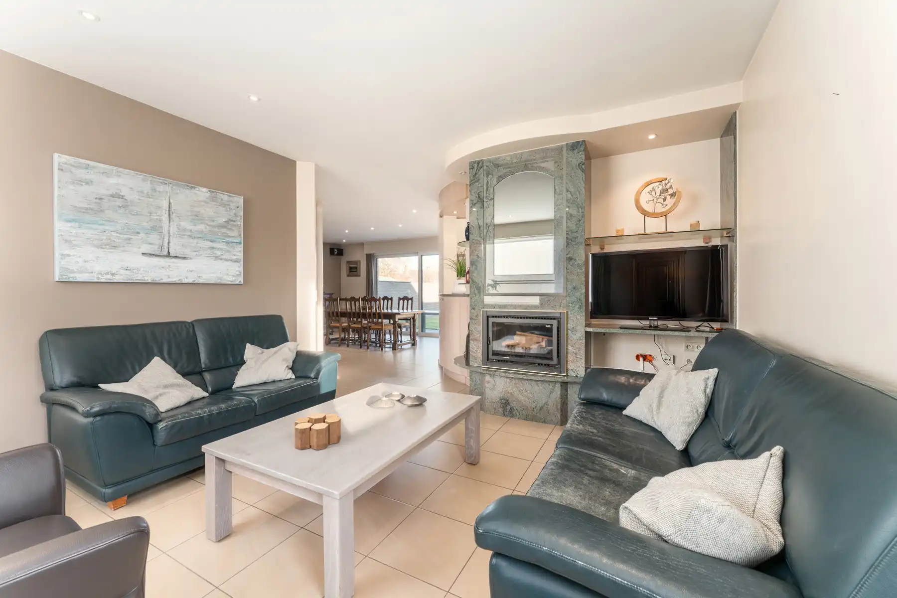 Verzorgde woning met ruim bijgebouw op perceel van 1.369 m² foto 10