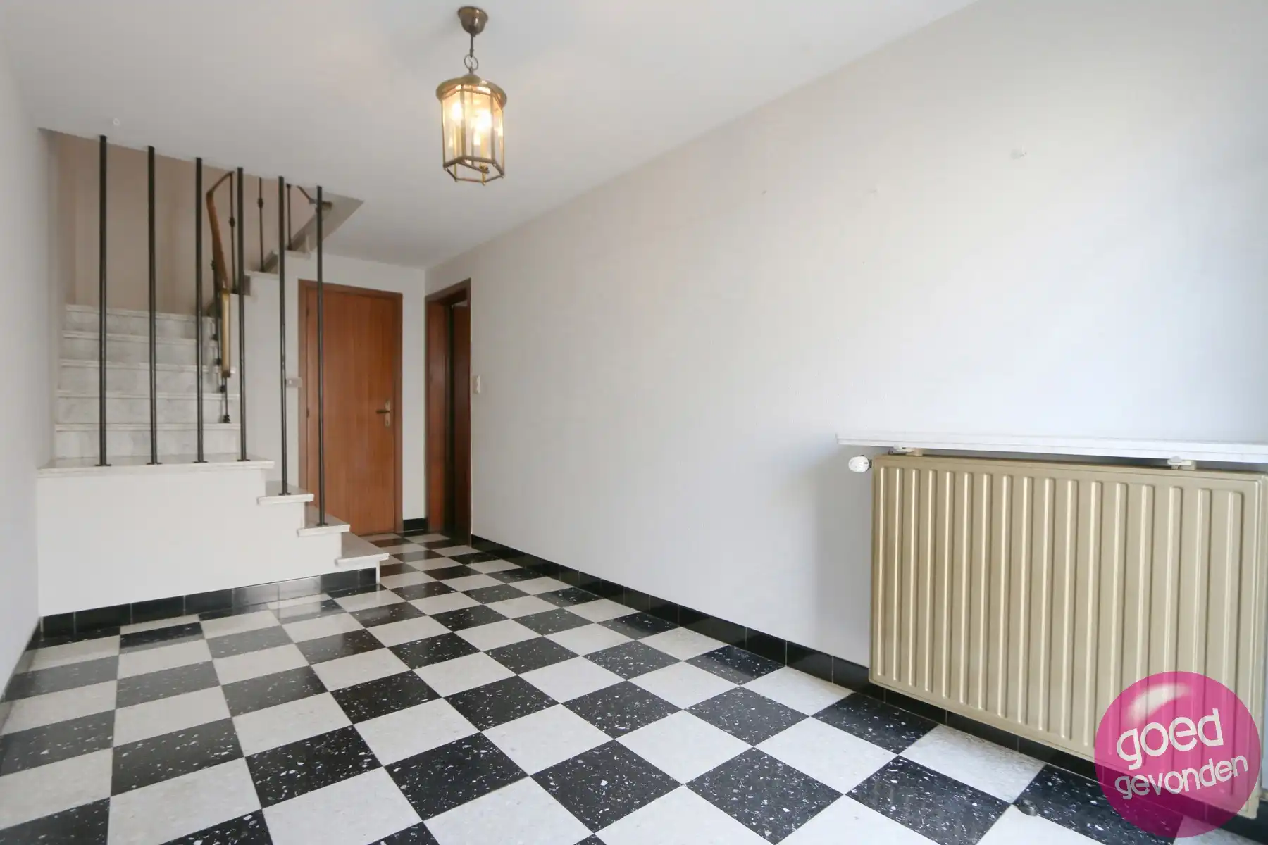 GEZINSWONING - 3 SLK - STADSTUIN - GARAGE - CENTRUM - RUSTIG foto 3