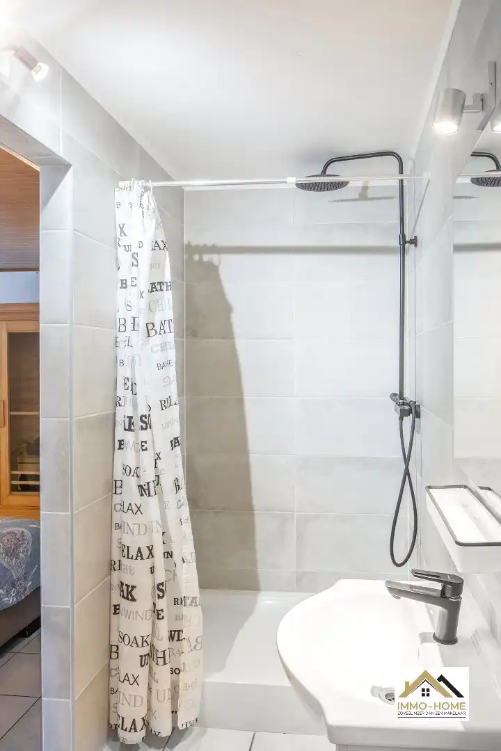 Zeer ruim gelijkvloers appartement met woonkelder en private tuin  foto 17