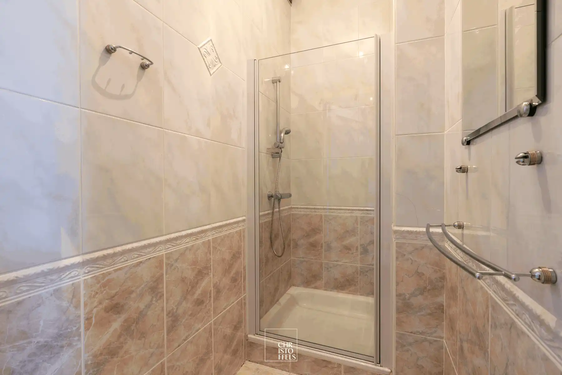 Tijdloze villa van 422 m² met uitzonderlijke ruimte en mogelijkheden nabij Maastricht! foto 14