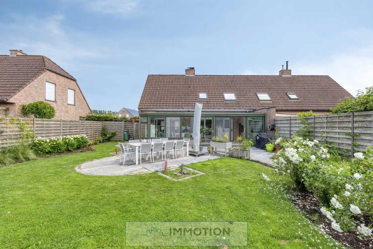 Halfopen gezinswoning met 3 slaapkamers, tuinkamer en poolhouse - Kijkdag met biedmoment op 27/06 foto 25