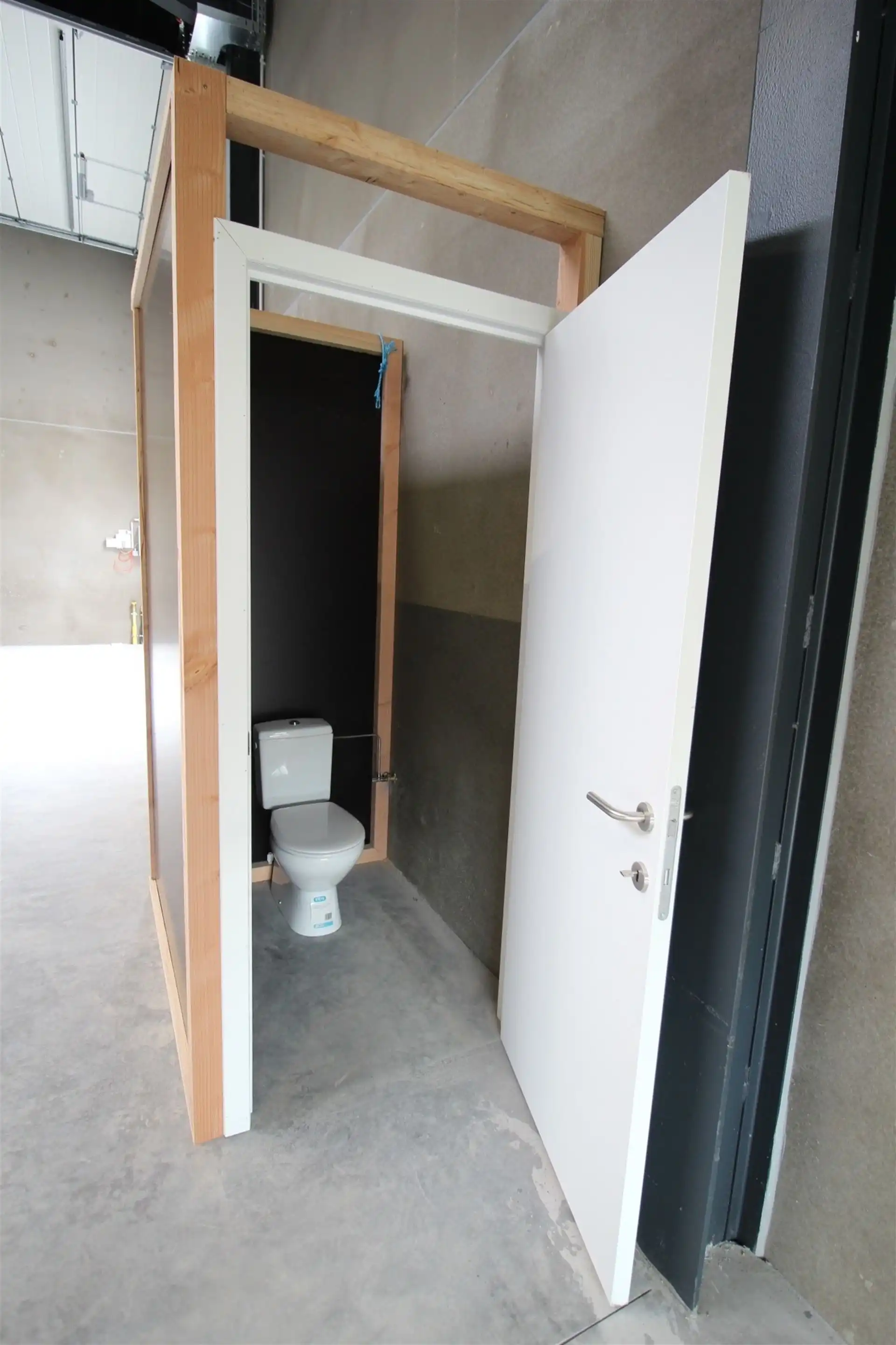 Unit, nieuwbouw, te huur voor opslag of productie. foto 5