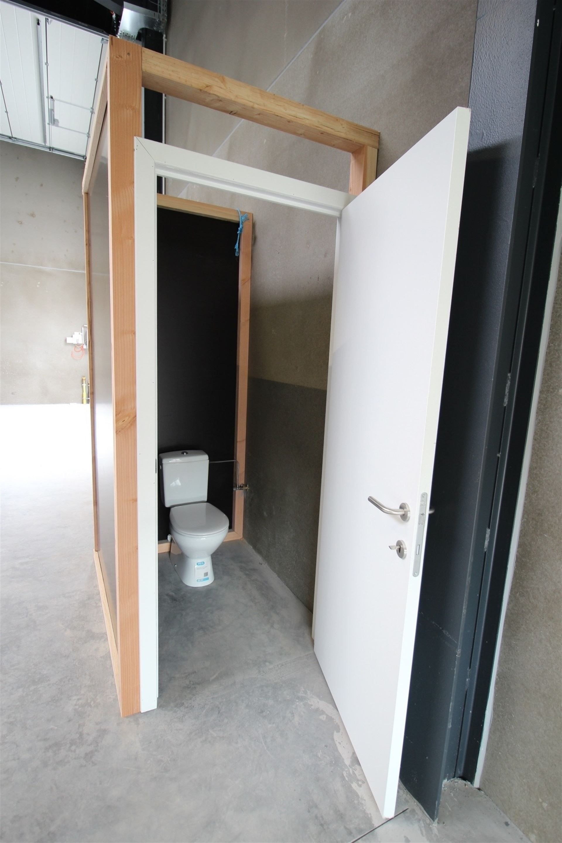 Unit, nieuwbouw, te huur voor opslag of productie. foto 5