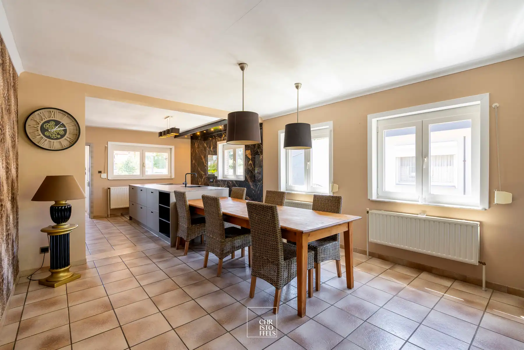 Ruime gezinswoning met garage en tuin in Maasmechelen! foto 9