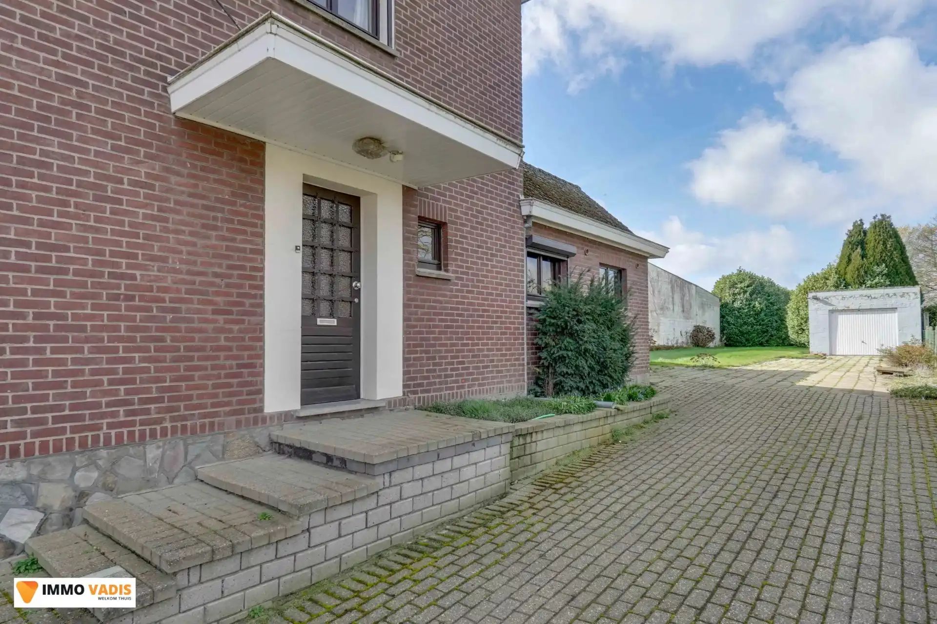 Halfopen bebouwing met 4 slaapkamers en vrijstaande garage foto 28