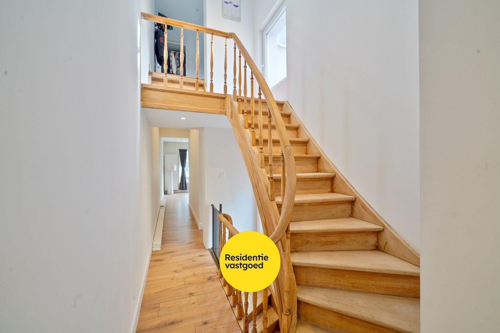 Stijlvol gerenoveerde gezinswoning met karaktervolle gevel in het hart van Mariakerke (Oostende) foto 22