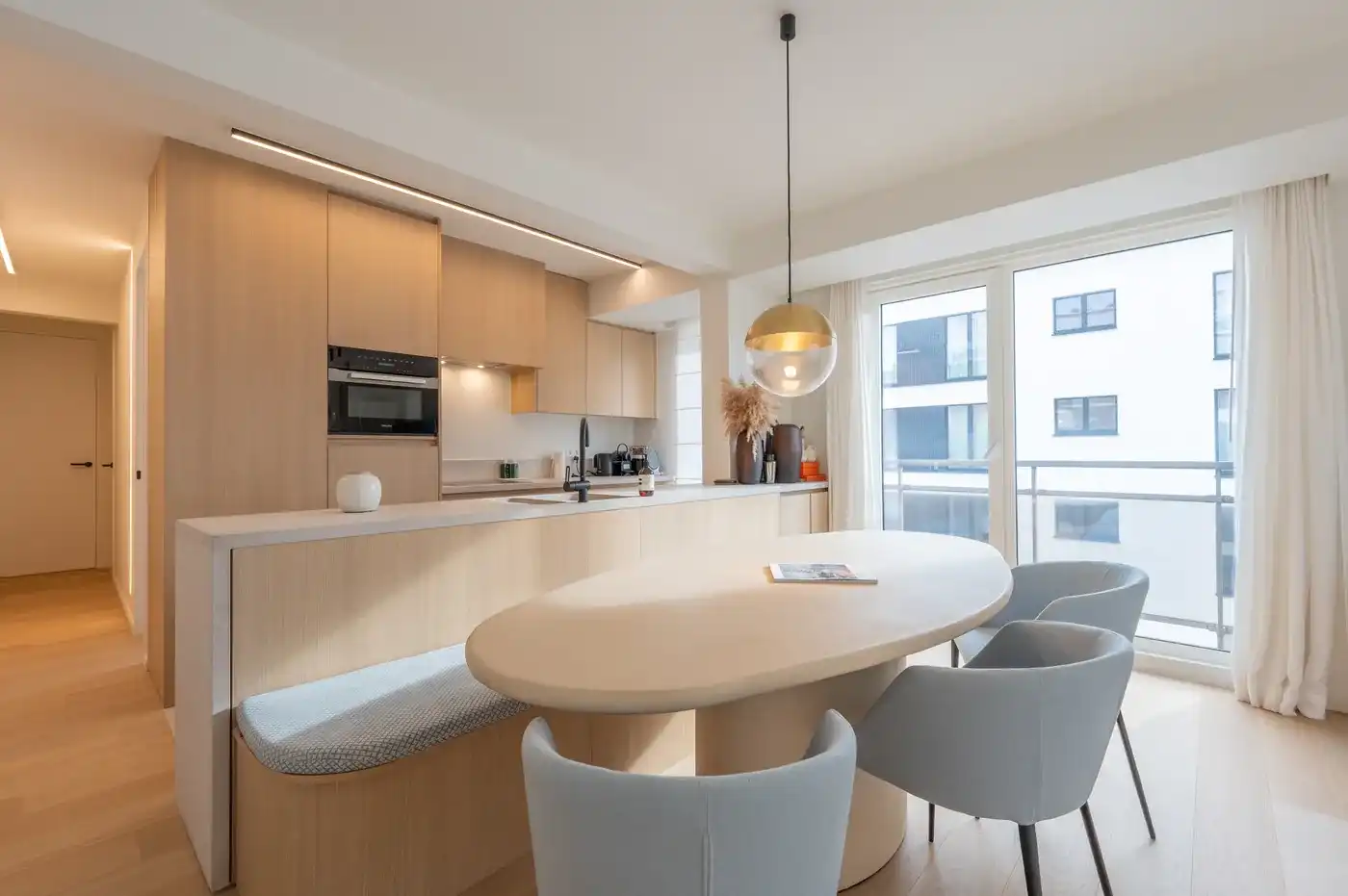Prachtig gerenoveerd 2-slaapkamerappartement op de Lippenslaan in Knokke foto 5