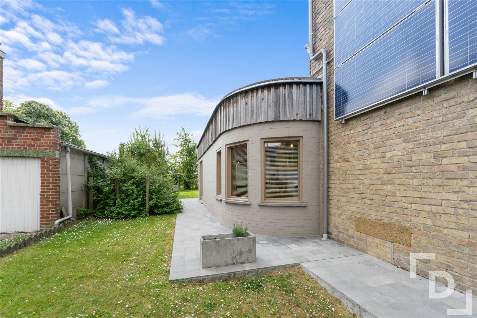 Karaktervolle woning met carport te koop in Stavele. foto 31