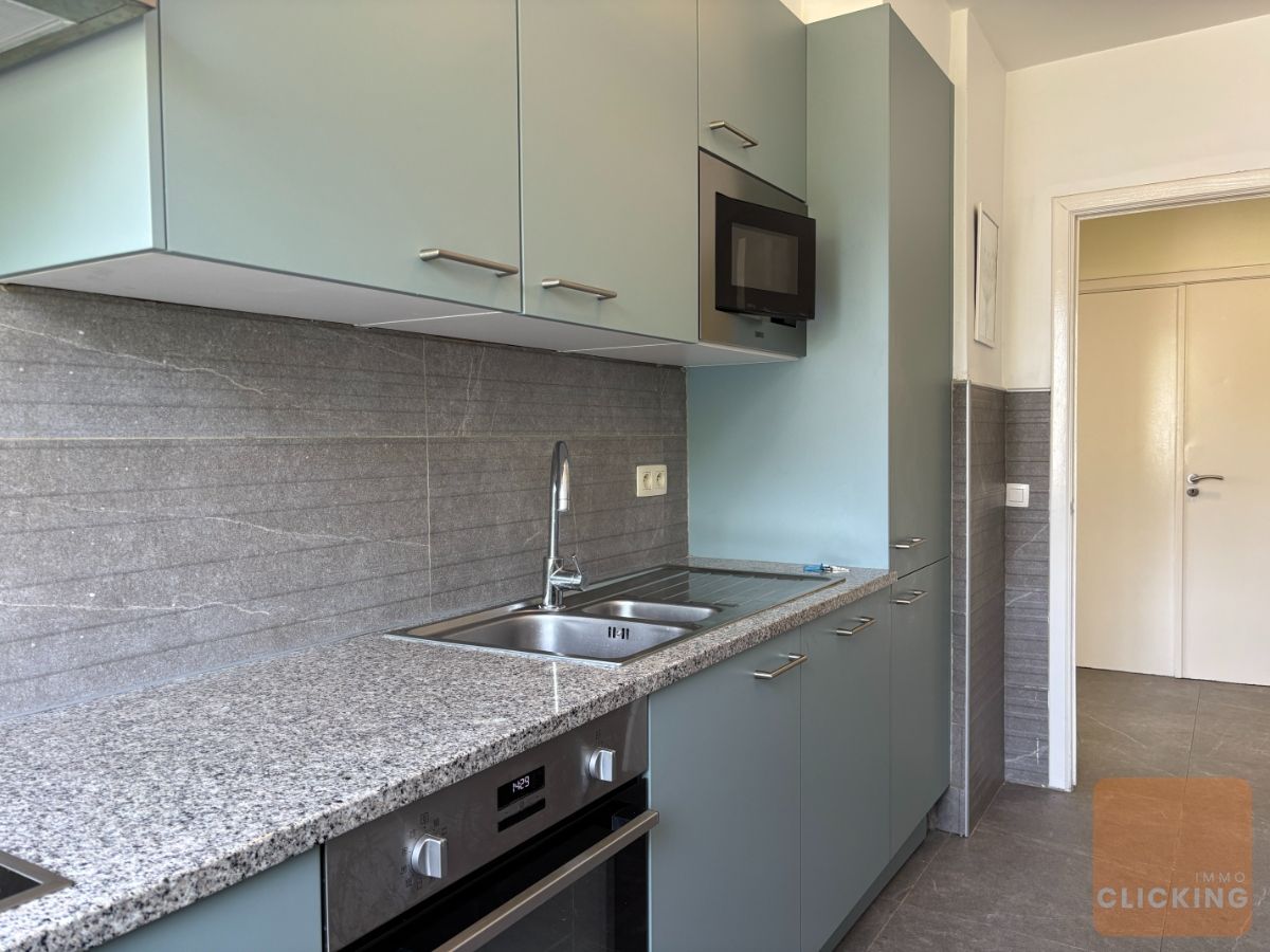 Lichtrijk 2 slaapkamer appartement met terras foto 3