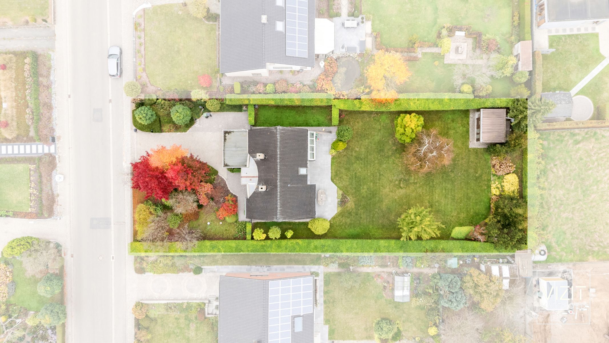 Ruime villa met mooie aangelegde tuin op toplocatie foto 17