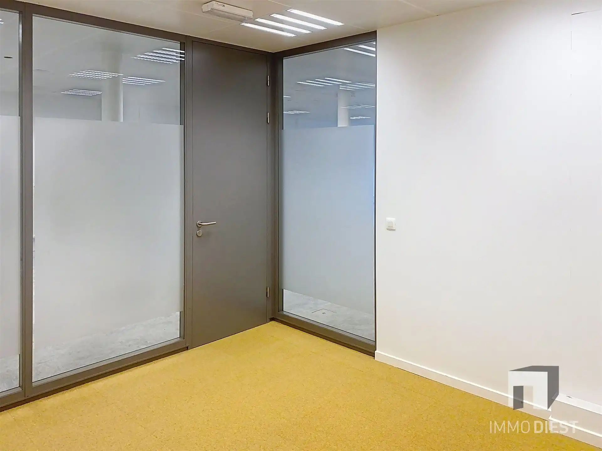 Ruim handelsgelijkvloers op Markt te Diest foto 6