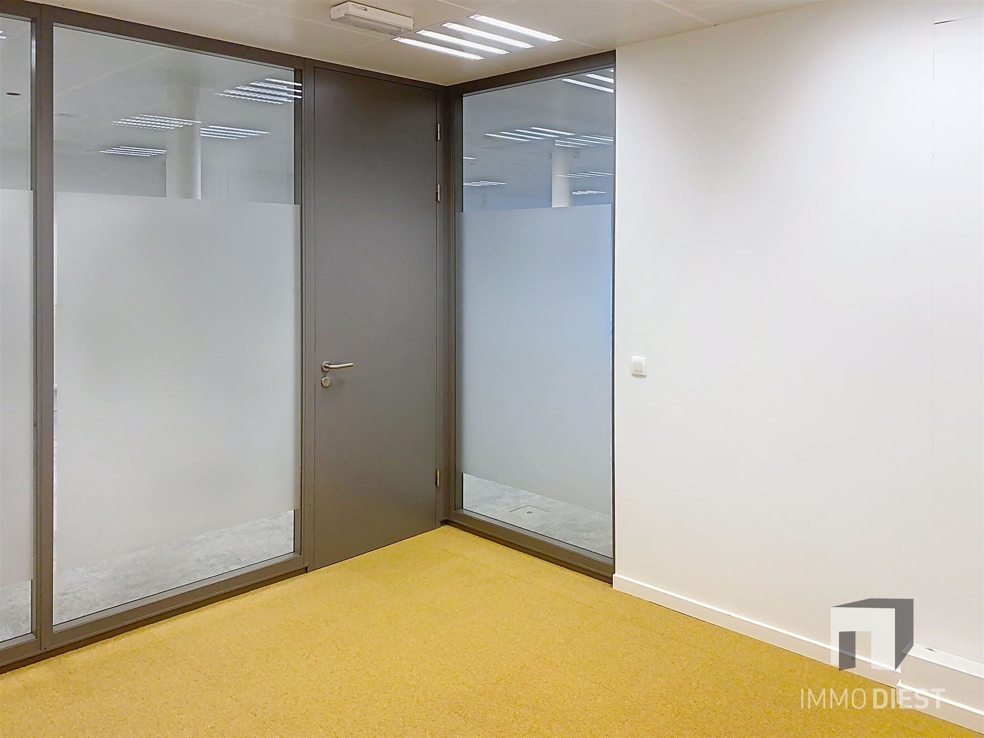 Ruim handelsgelijkvloers op Markt te Diest foto 6