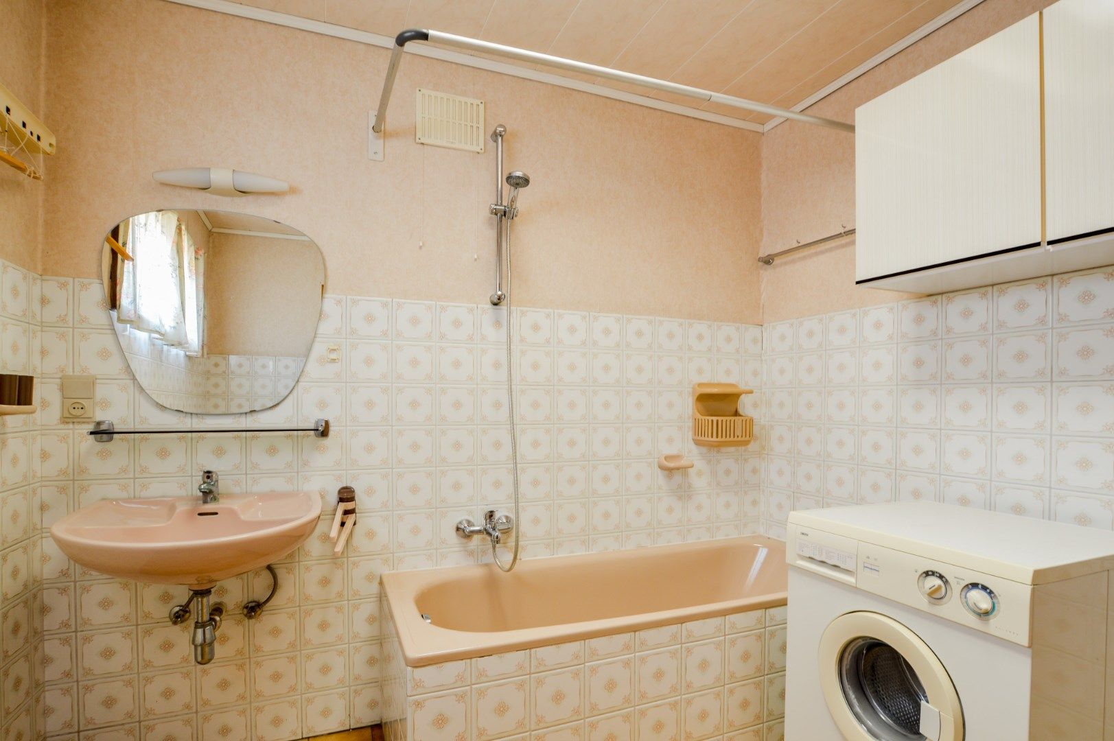 Halfopen woning op ruim perceel van 1.082 m² foto 8
