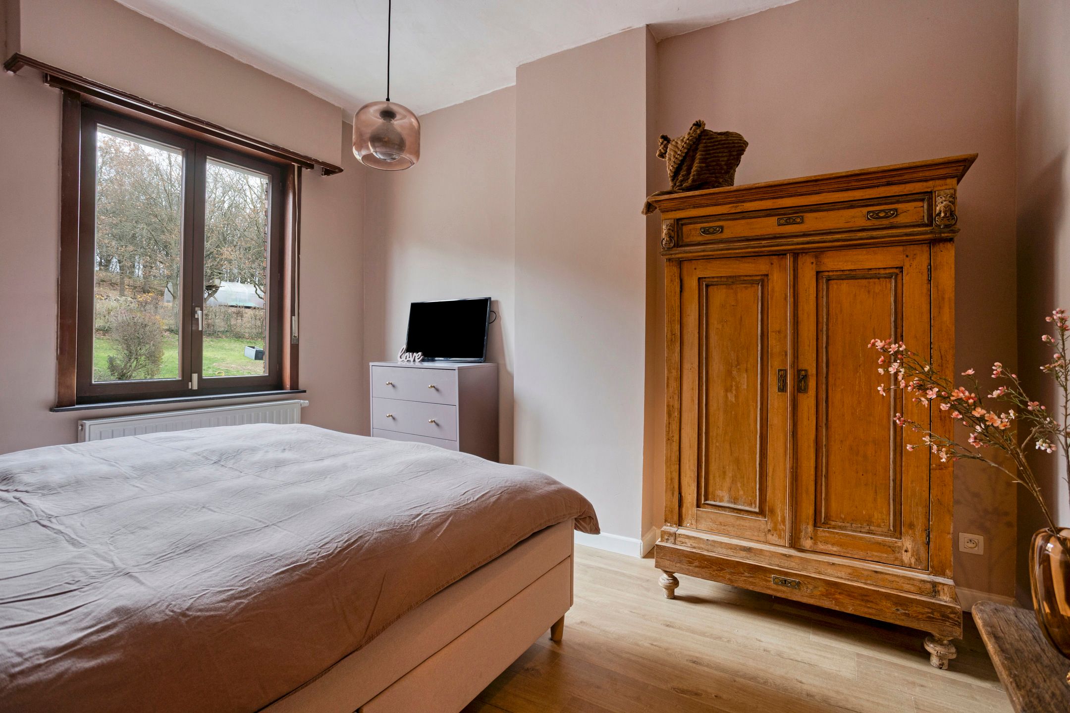 Authentieke woning met 5 slaapkamers op een ruim perceel foto 14