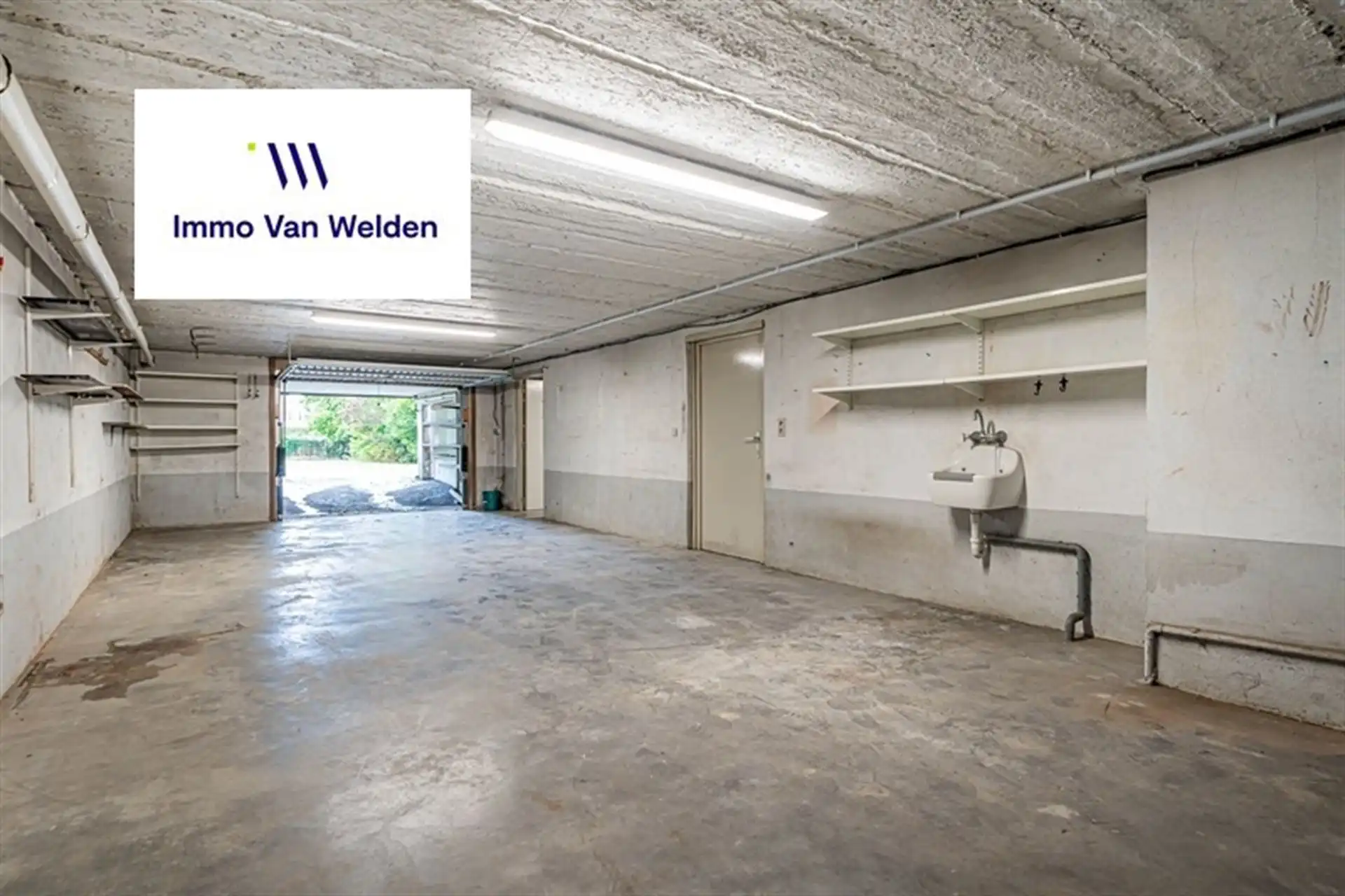 Ruime woning met 4 slaapkamers, grote tuin en dubbele garage in Ename. foto 25