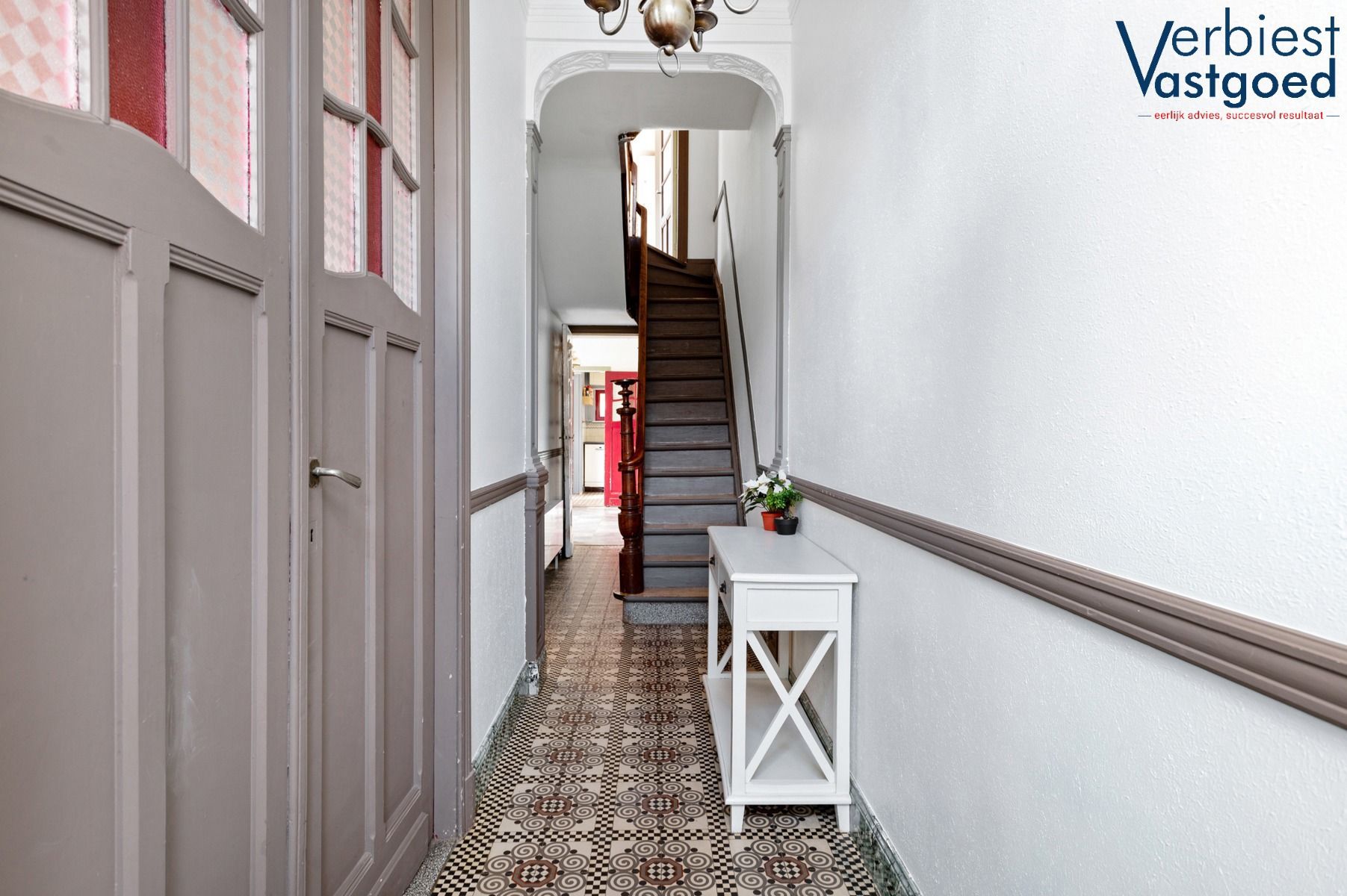 Charmante en Instapklare Woning met Unieke Tuin in Ekeren. foto 14