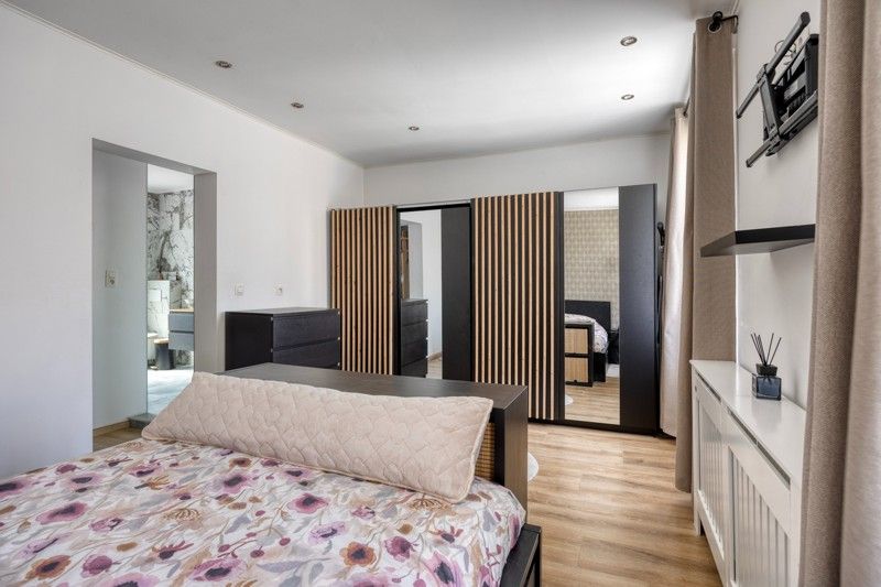 Volledig gerenoveerde woning foto 13