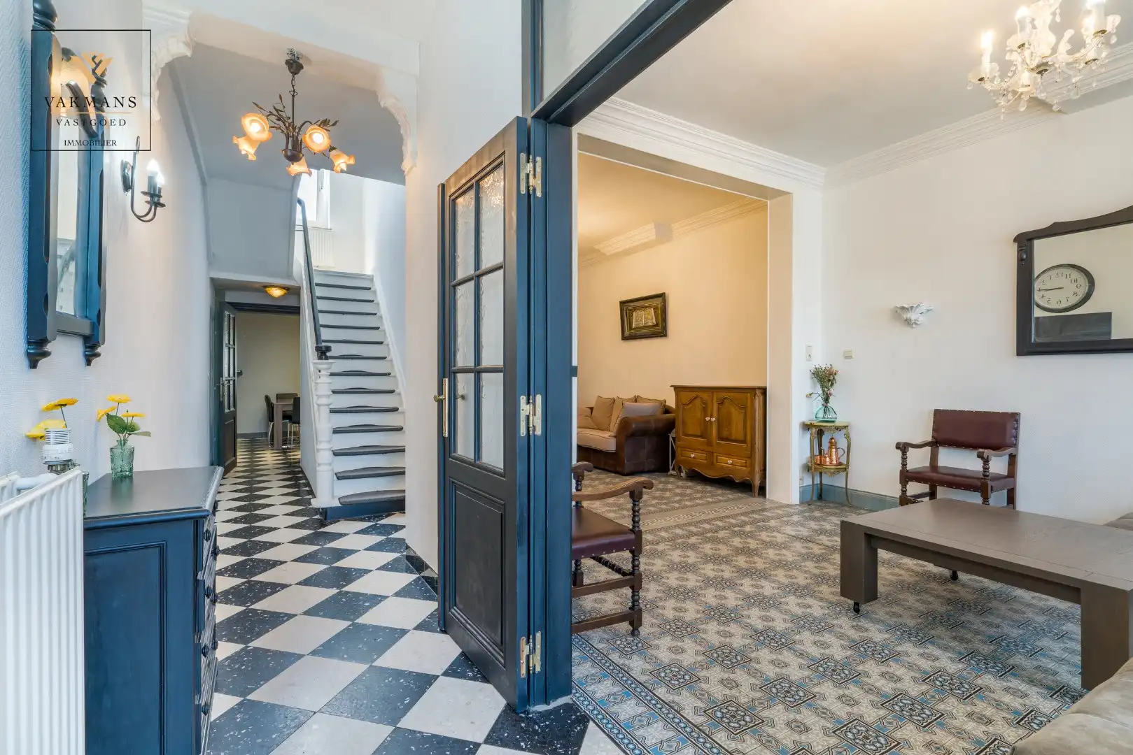 Ruime gezinswoning met 4 slaapkamers, tuin en eigen parkeerplaats. foto 5