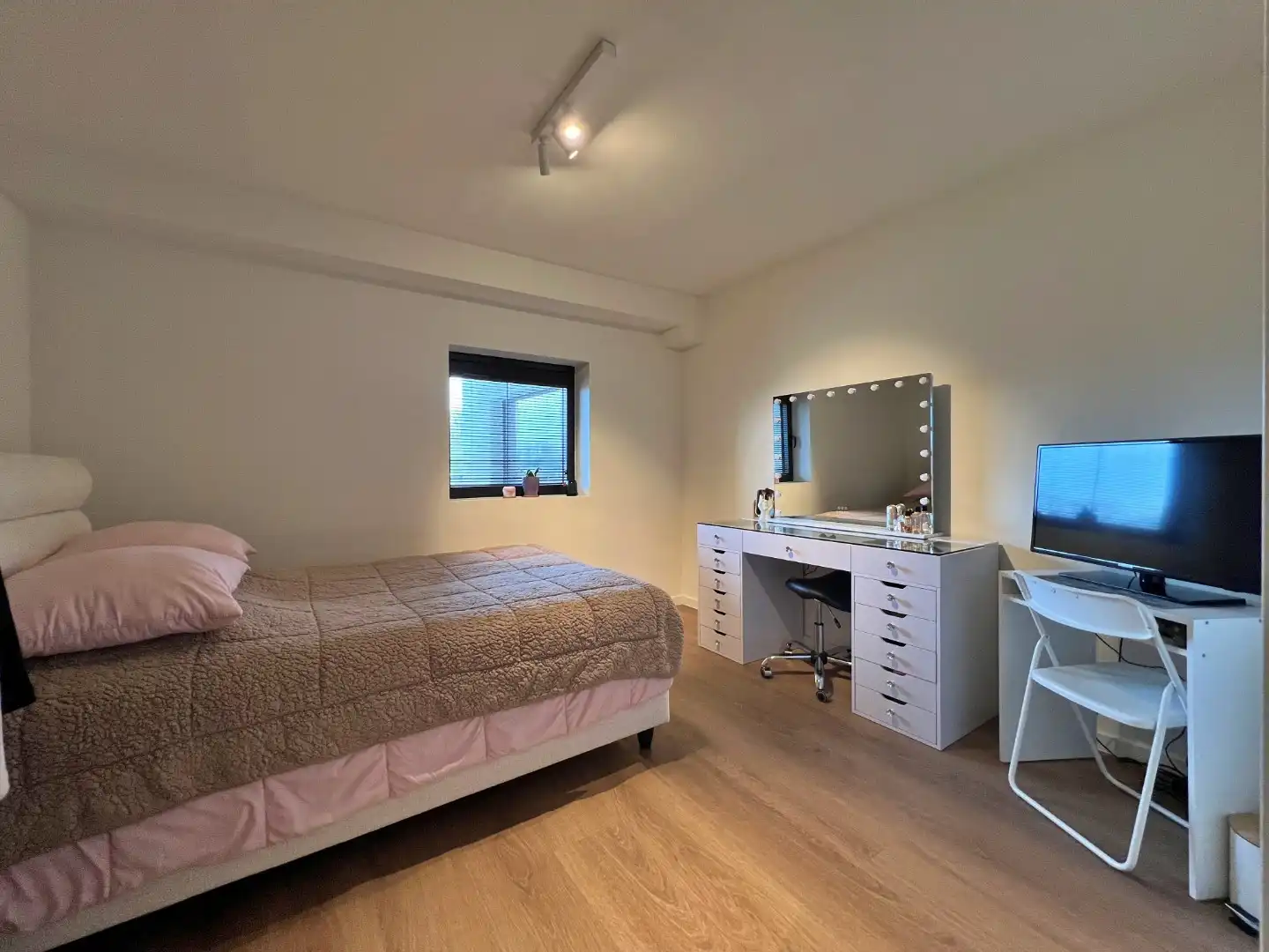 🏡 Instapklaar appartement met 3 slaapkamers in Lovendegem foto 10