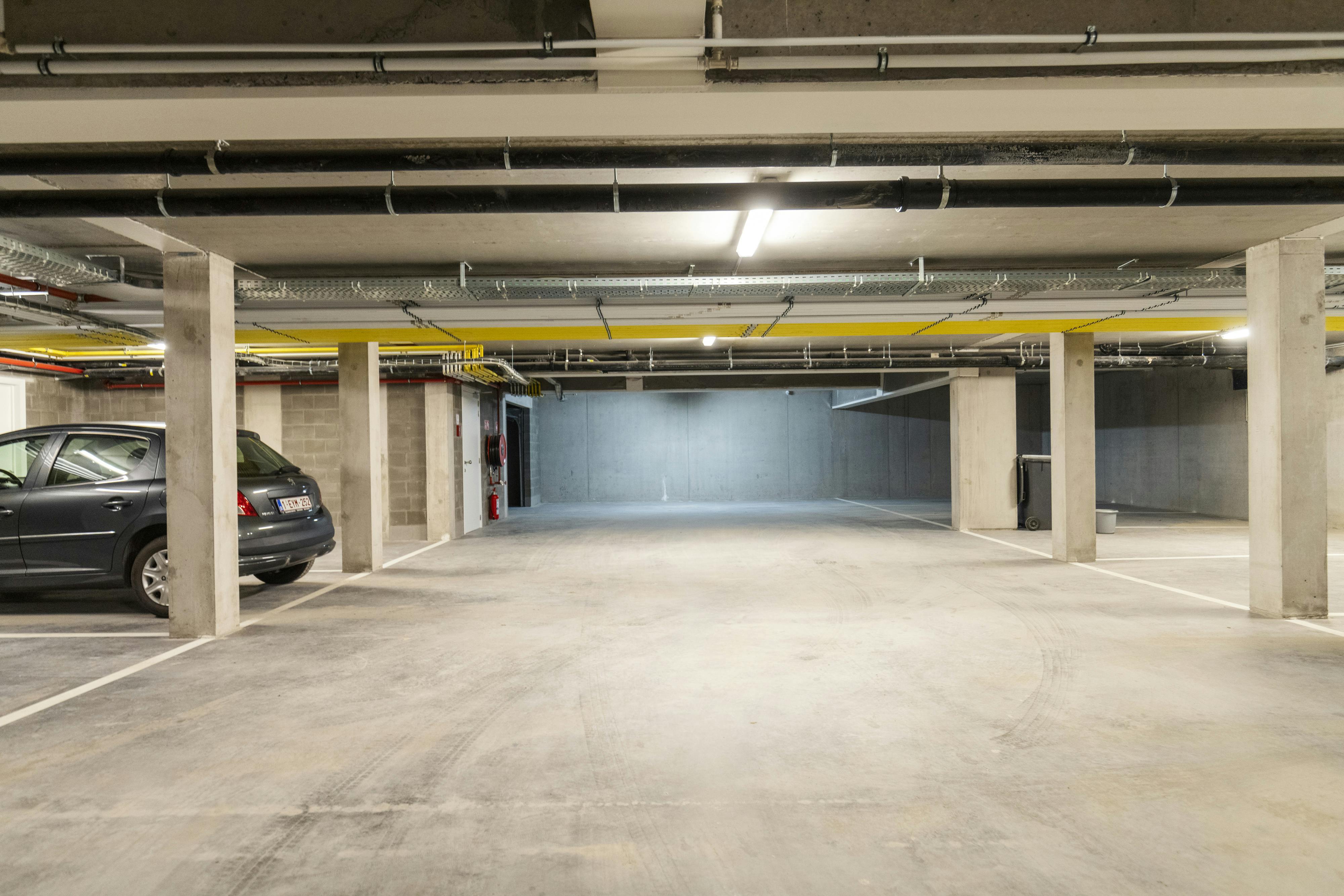 Ruime ondergrondse garagebox te koop in Deerlijk foto 4