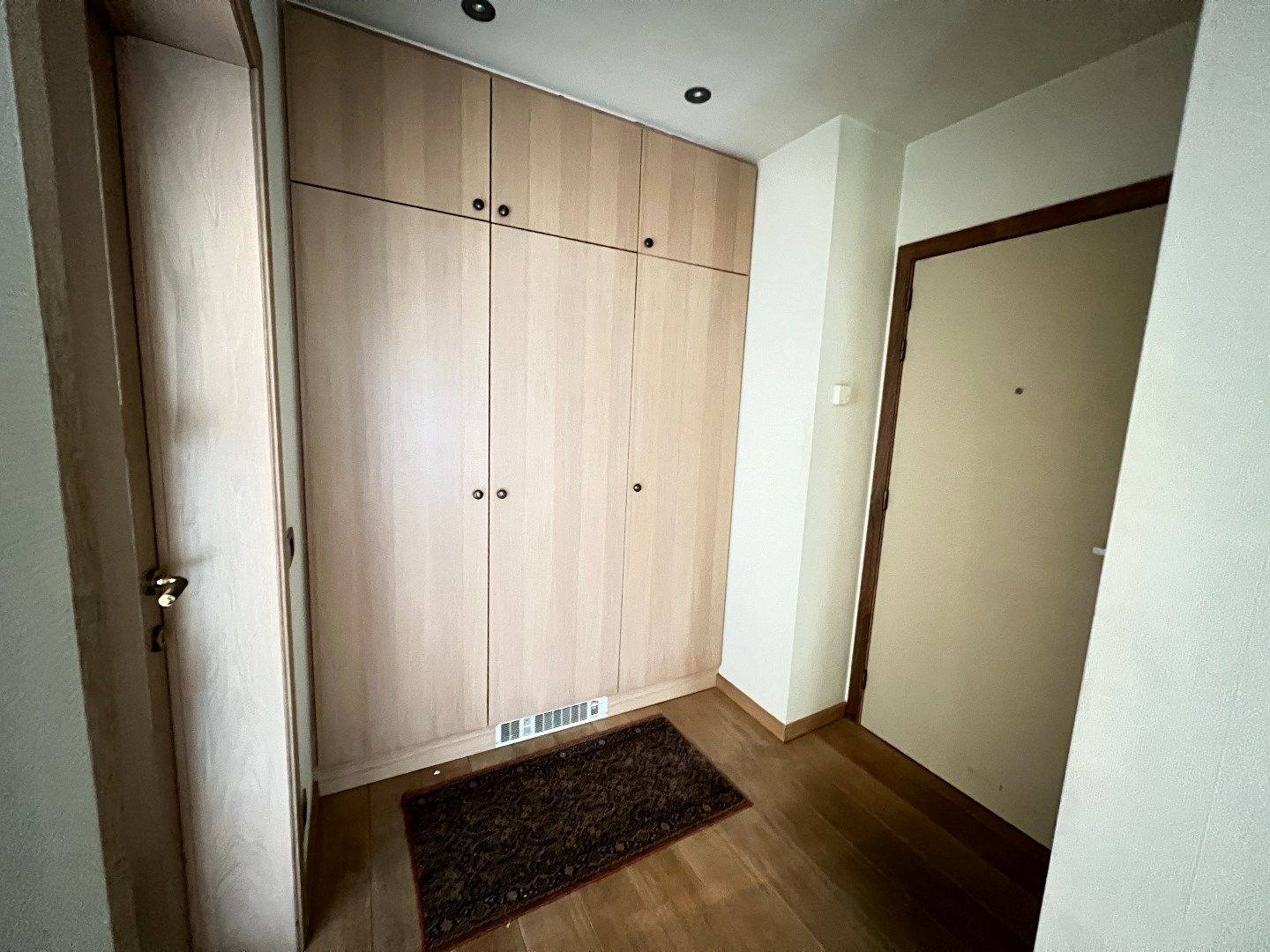 Ruim en kwalitatief afgewerkt appartement in het centrum Ieper foto 4
