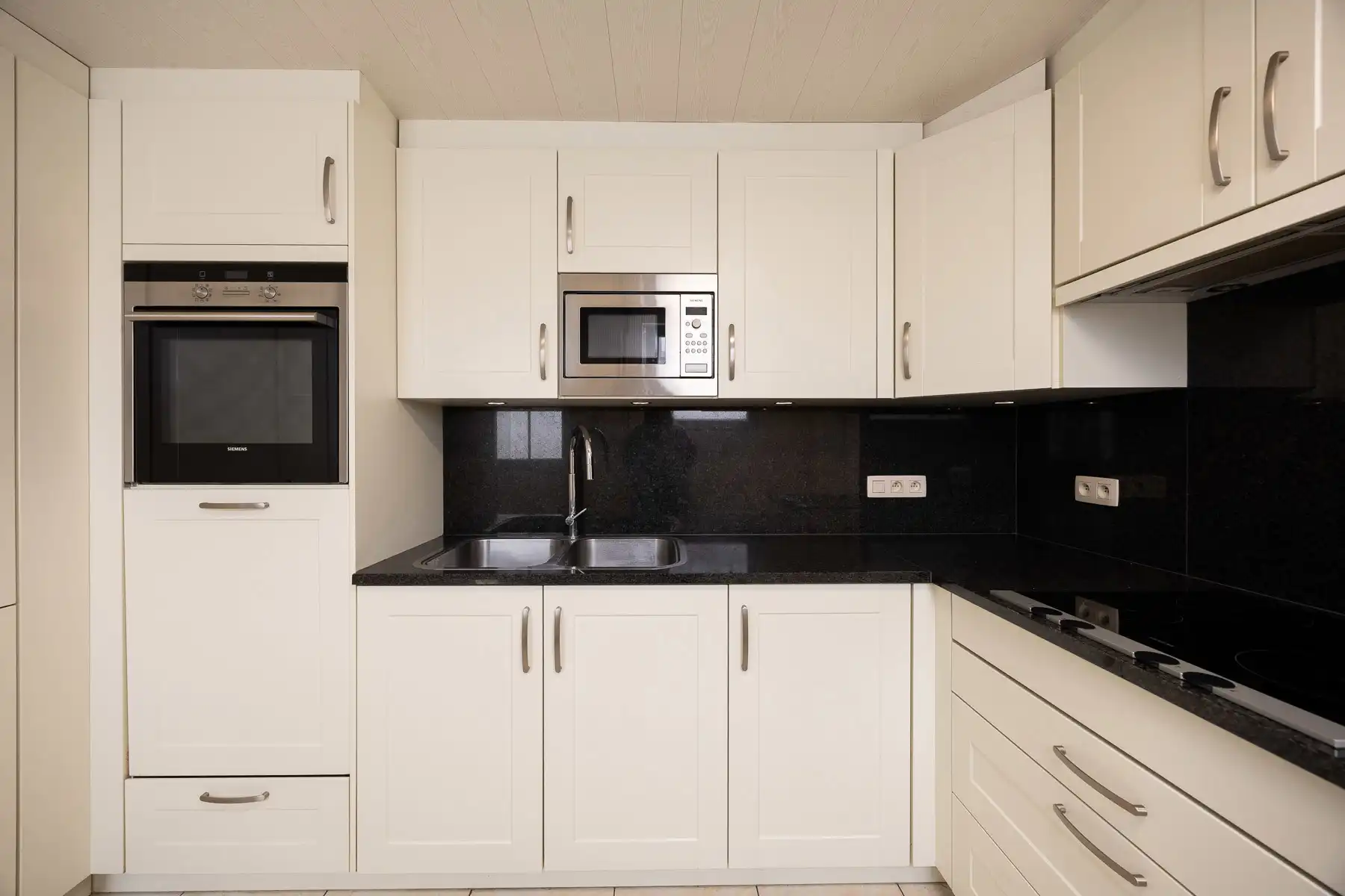 Leuke woning met grote tuin foto 8