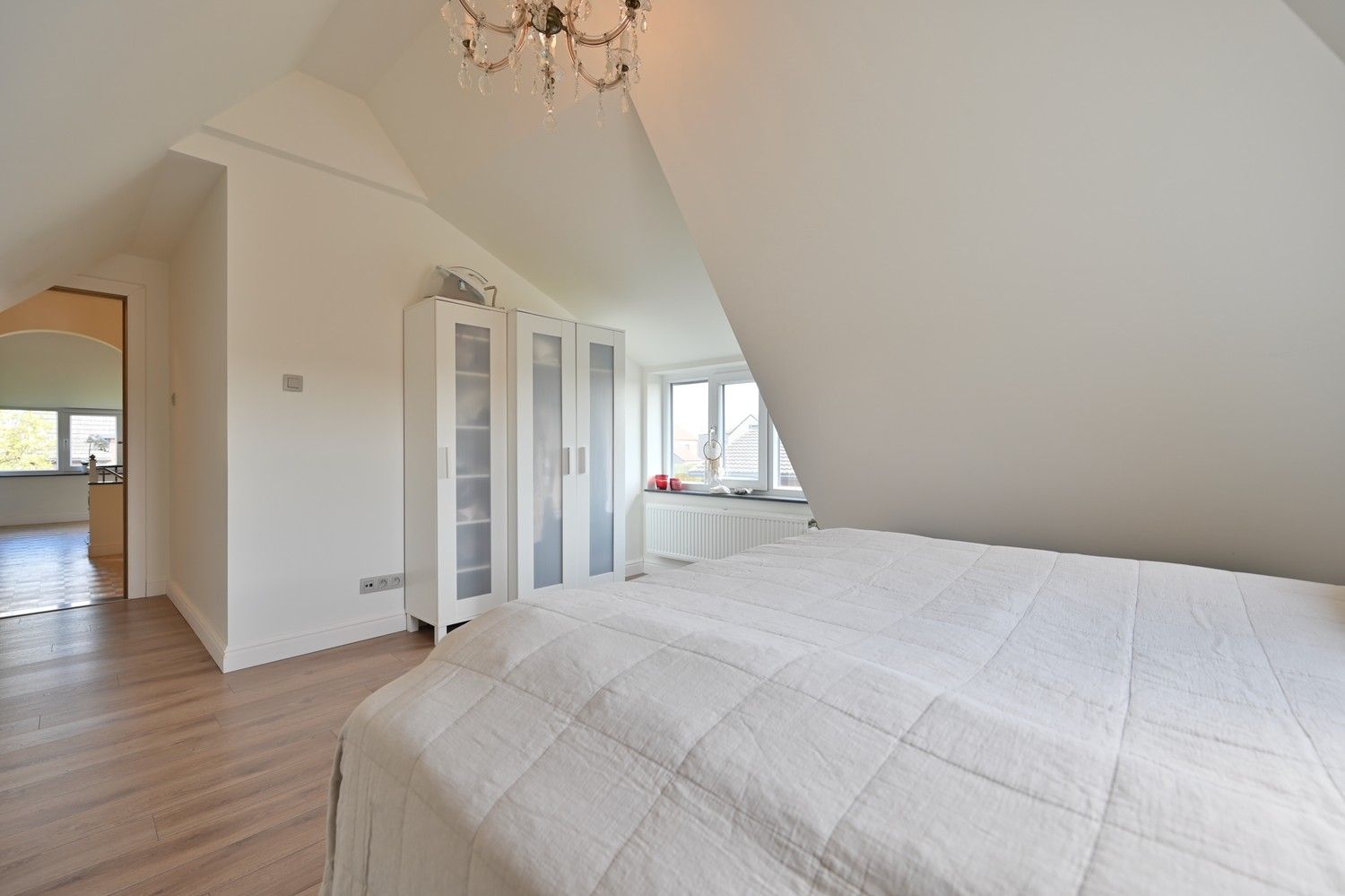 Instapklare, volledig gemoderniseerde woning met zwembad en riant bijgebouw, mooi landelijk gelegen te Maasmechelen-Leut foto 29