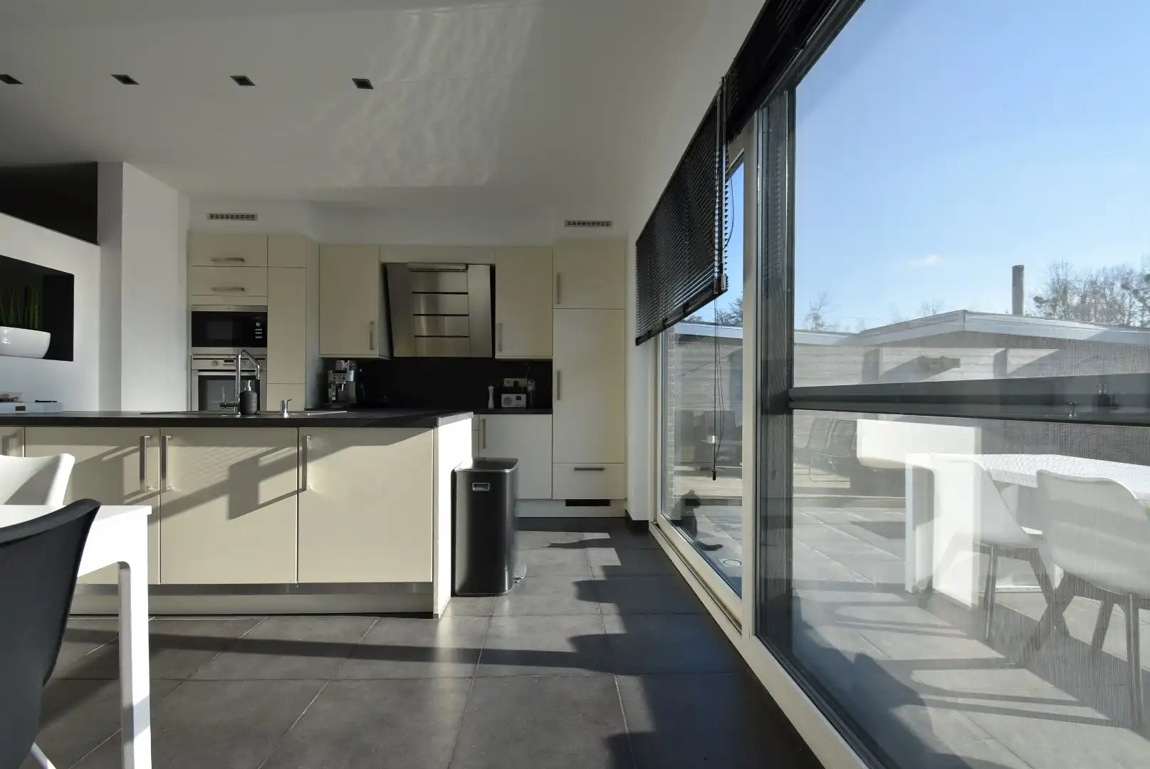 *  * WACHTLIJST VOLZET * * Recente leuke woning met zuidgerichte tuin, vlakbij centrum van Hoeselt foto 13