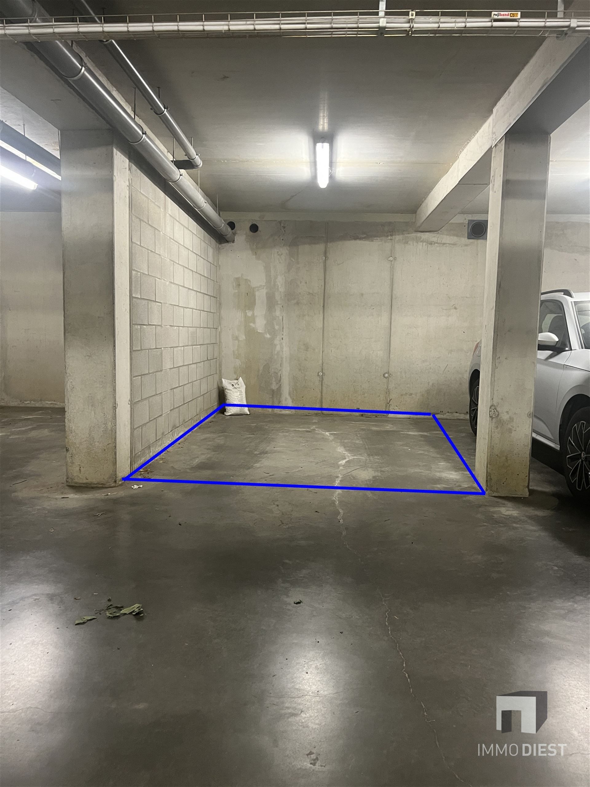 Ondergrondse autostaanplaats - nummer 5 foto {{pictureIndex}}