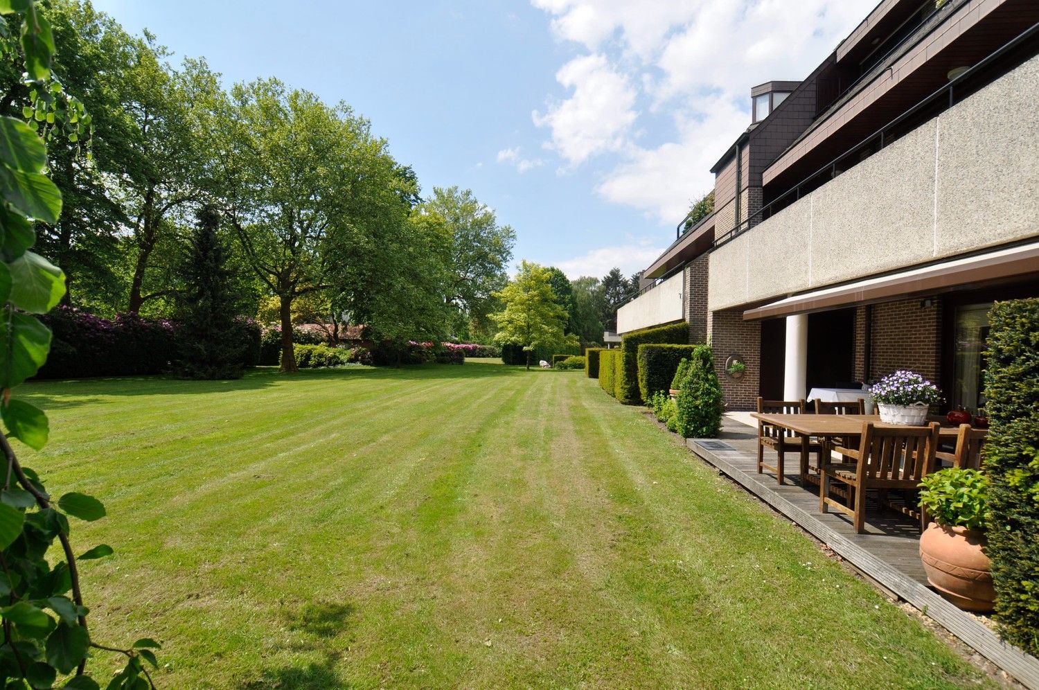 Exclusief, gelijkvloers villa-appartement van 275 m² met 4 slaapkamers, op unieke locatie in Parkdomein Petersheim, nabij het centrum van Lanaken foto 13