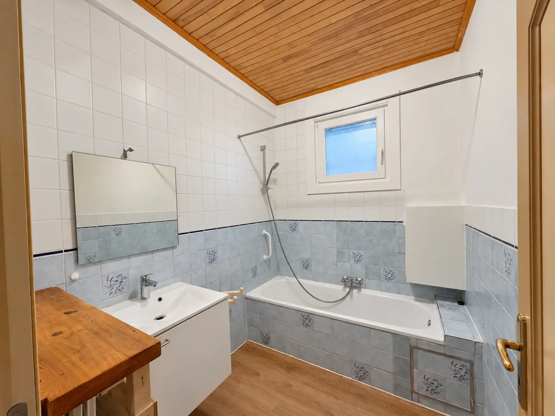 Ruim en lichtrijk appartement met 2 slaapkamers foto 7