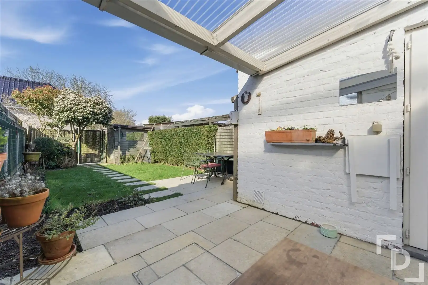 Ruime en energetische woning met uitweg en lostaande garage te koop in centrum Ieper. foto 16