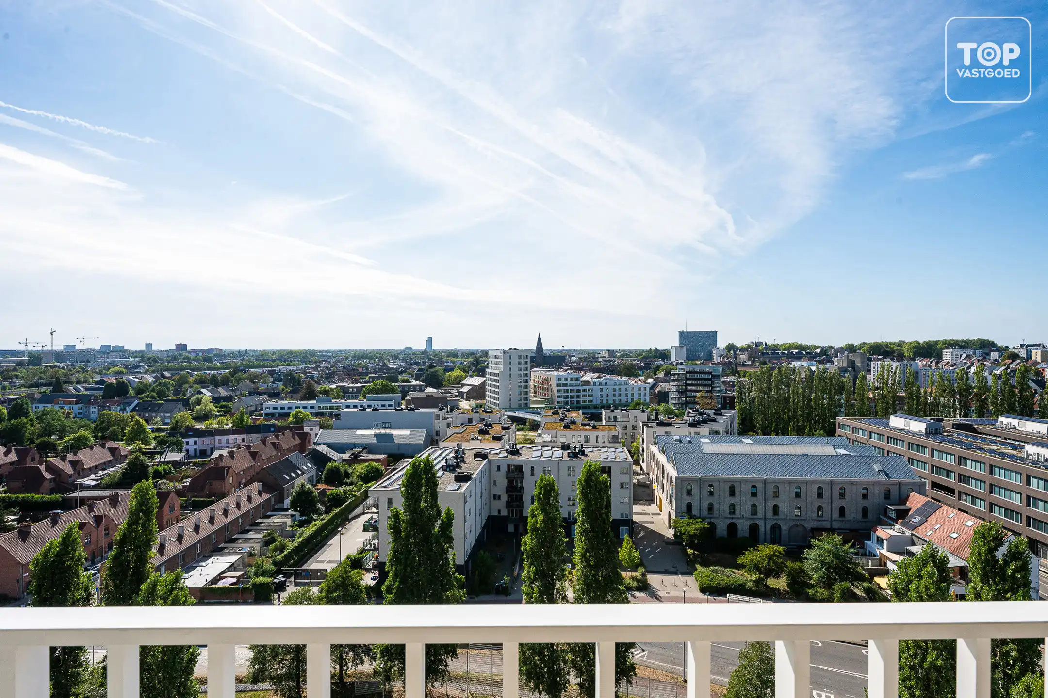 Lichtrijk appartement met groot terras en prachtig zicht over Gent foto {{pictureIndex}}