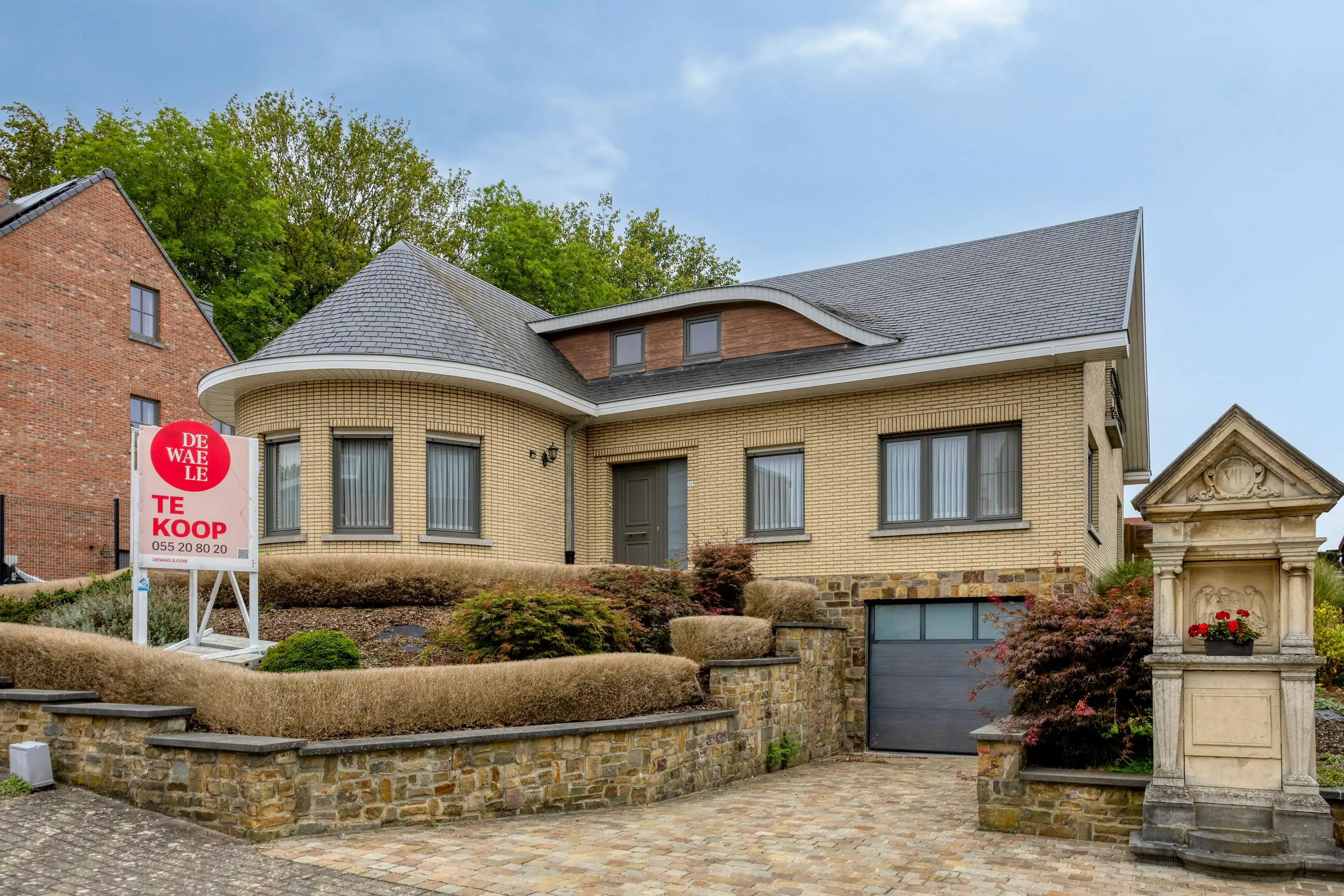 Solide woning met magazijn van 80m² te koop in Geraardsbergen foto {{pictureIndex}}