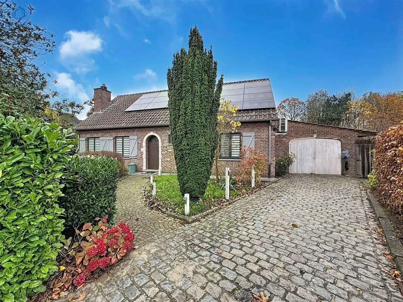 Instapklare energiezuinige bungalow met 4 slks in rustige woonwijk te Herzele foto {{pictureIndex}}