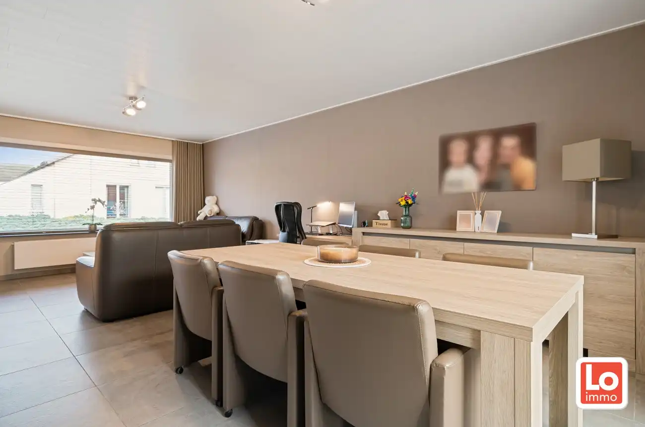 VERKOCHT!! Instapklare halfopen woning met afzonderlijke garage (incl. laadunit) in het hart van Lochristi! foto 7