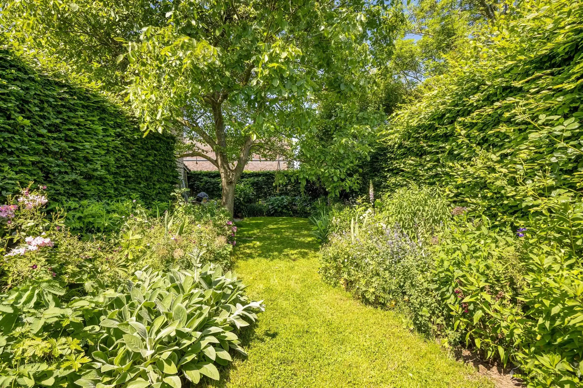 Karaktervolle woning met prachtige tuin  foto 18