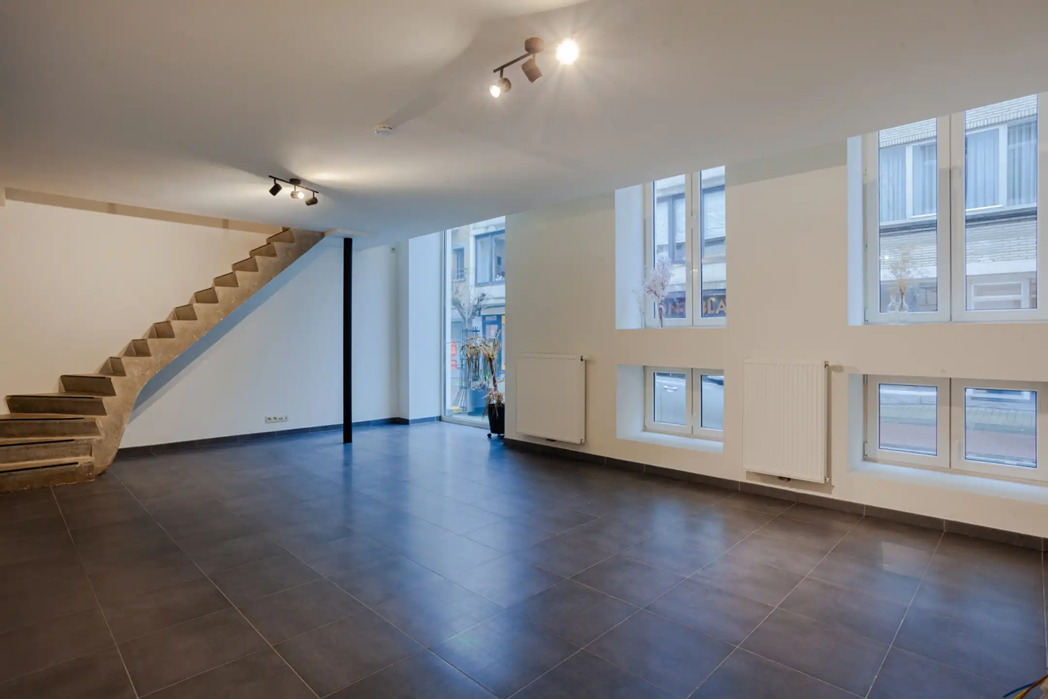 Strategisch gelegen duplex handelsruimte foto 2