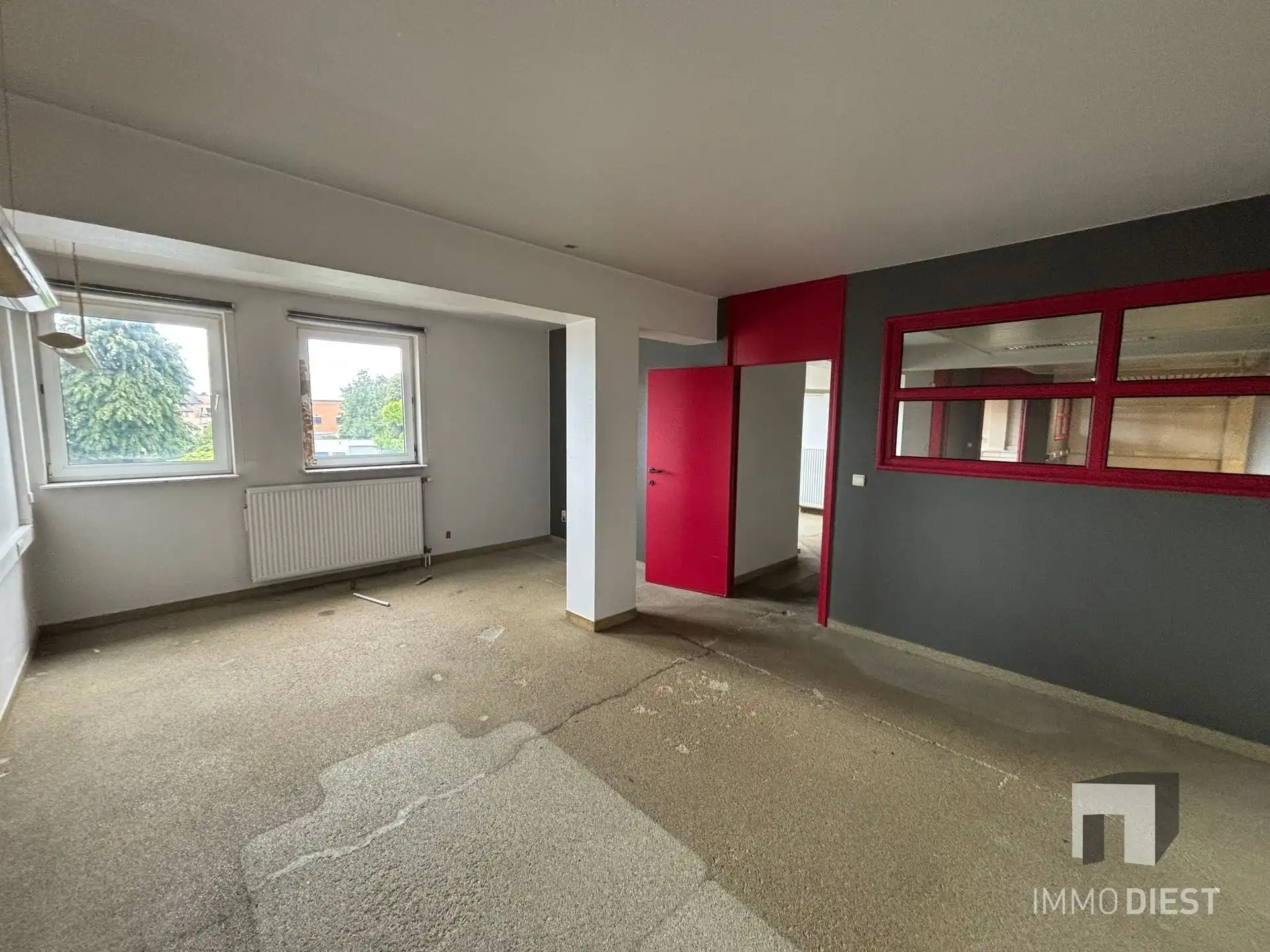 Kantoor met aparte studio, parking en 2 kelders foto 16