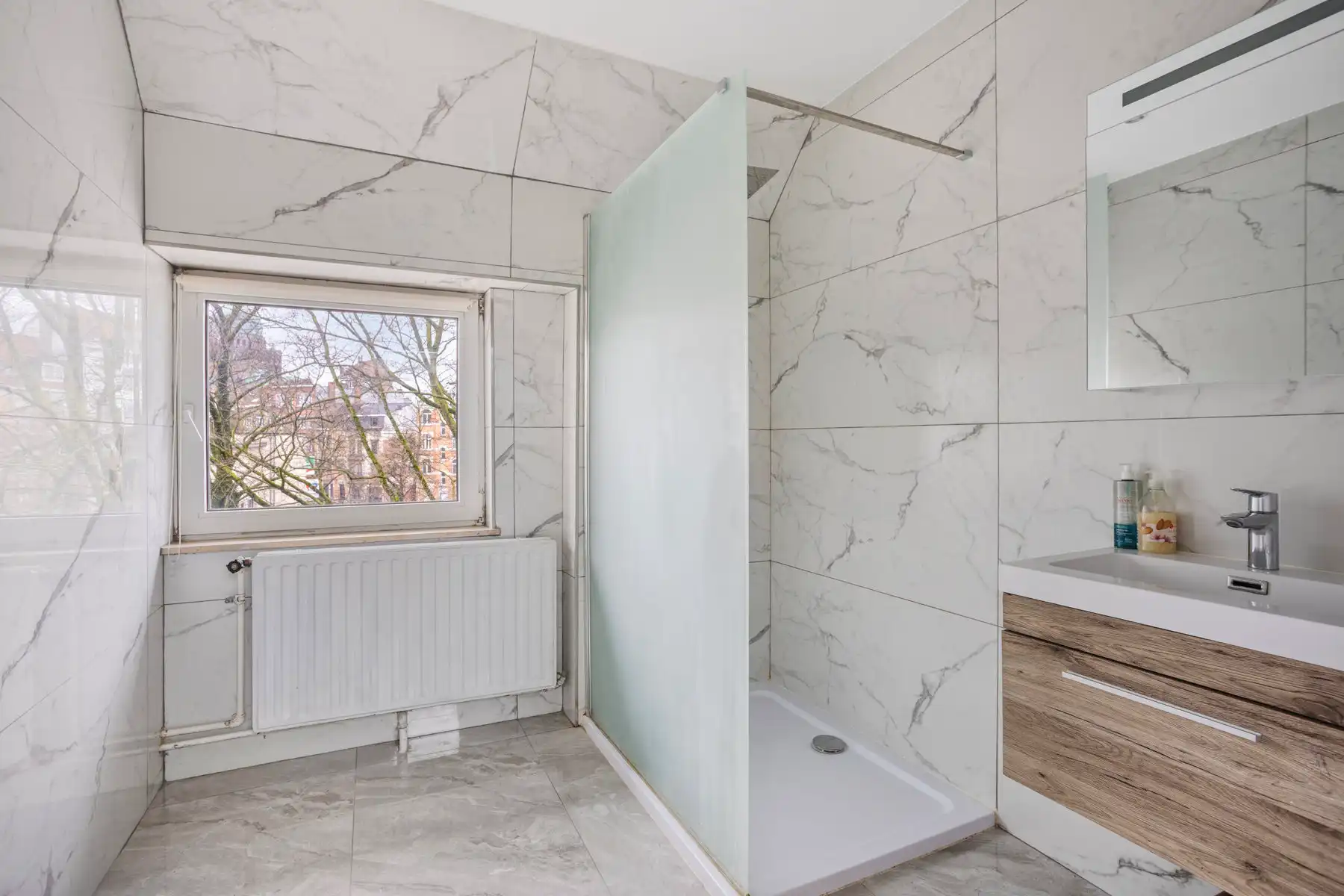 Woning met 7 slaapkamers, 2 badkamers, tuin & garage foto 21