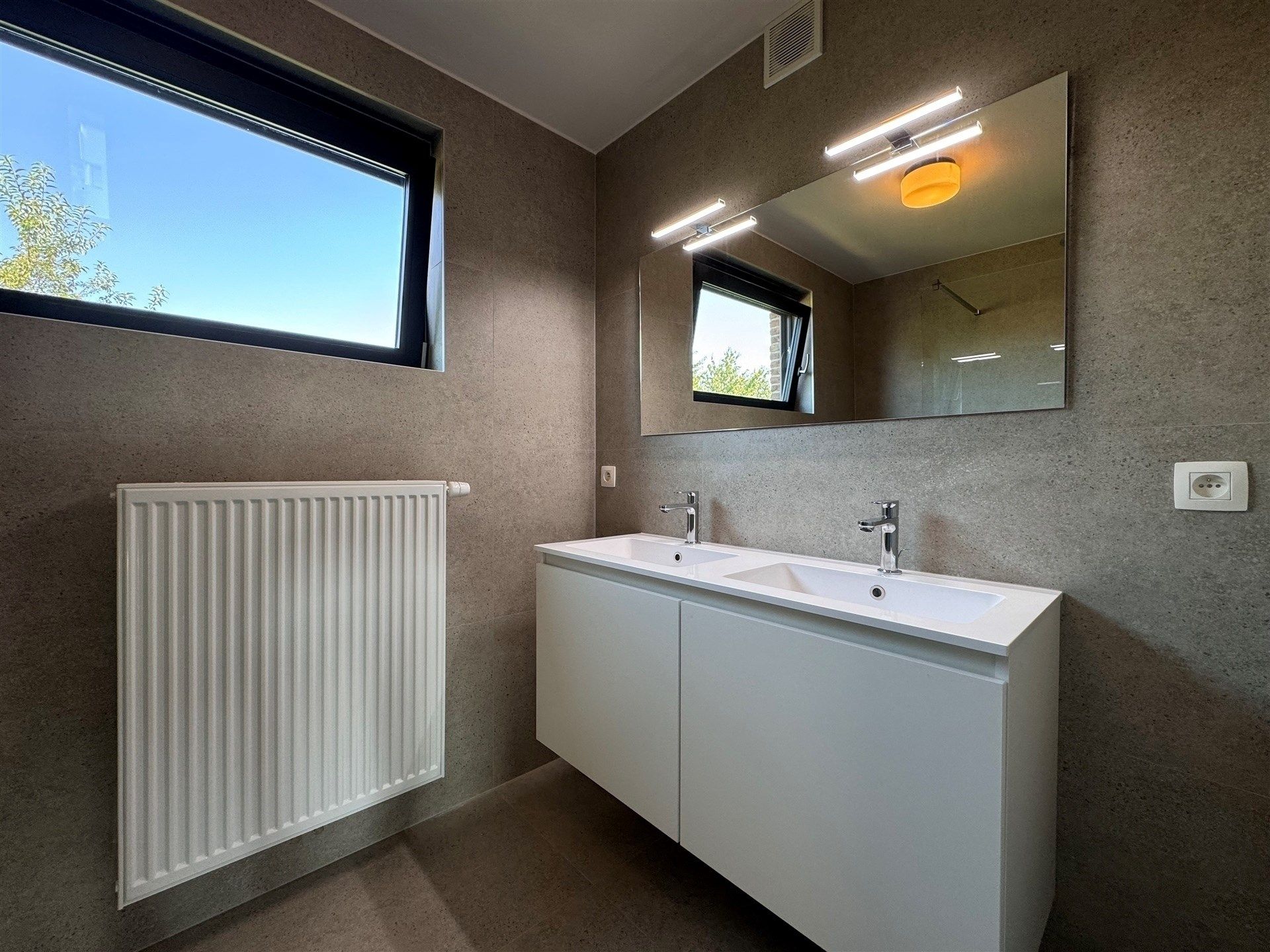 Gerenoveerd ruim appartement met tuin en garage gelegen in de wijk “Het Westveld”. foto 22