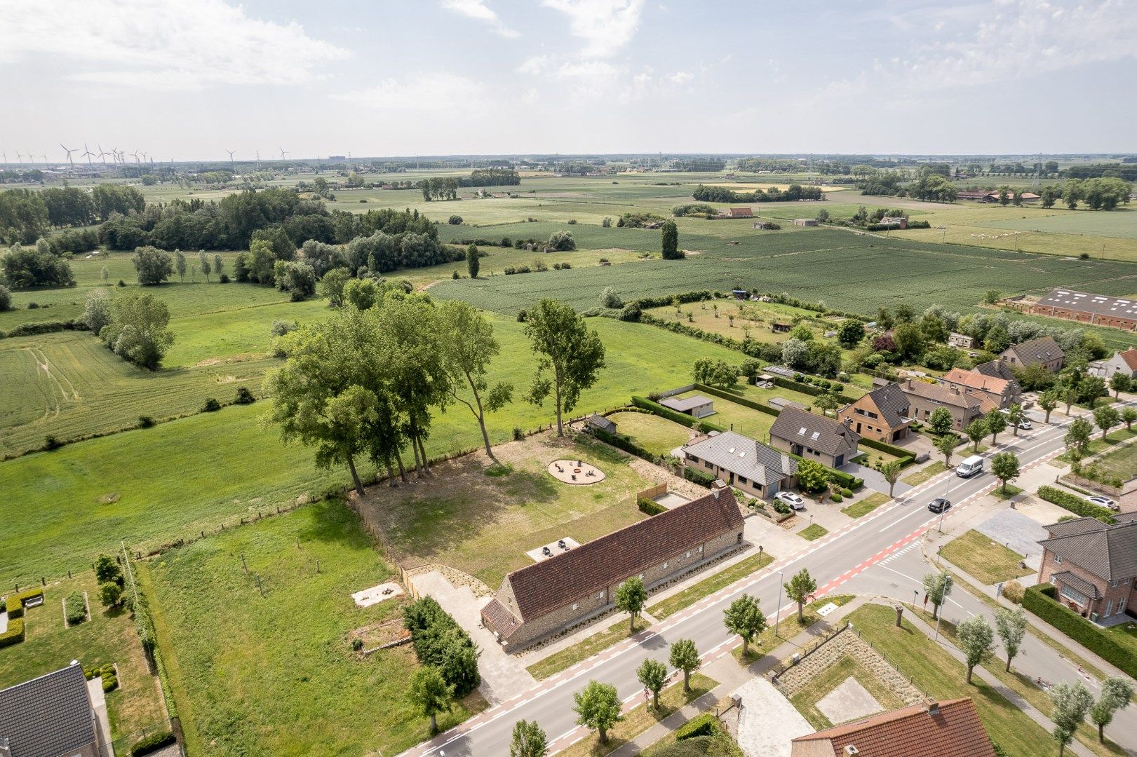 Magnifieke hoevewoning te Lissewege op perceel van 2645m² foto {{pictureIndex}}