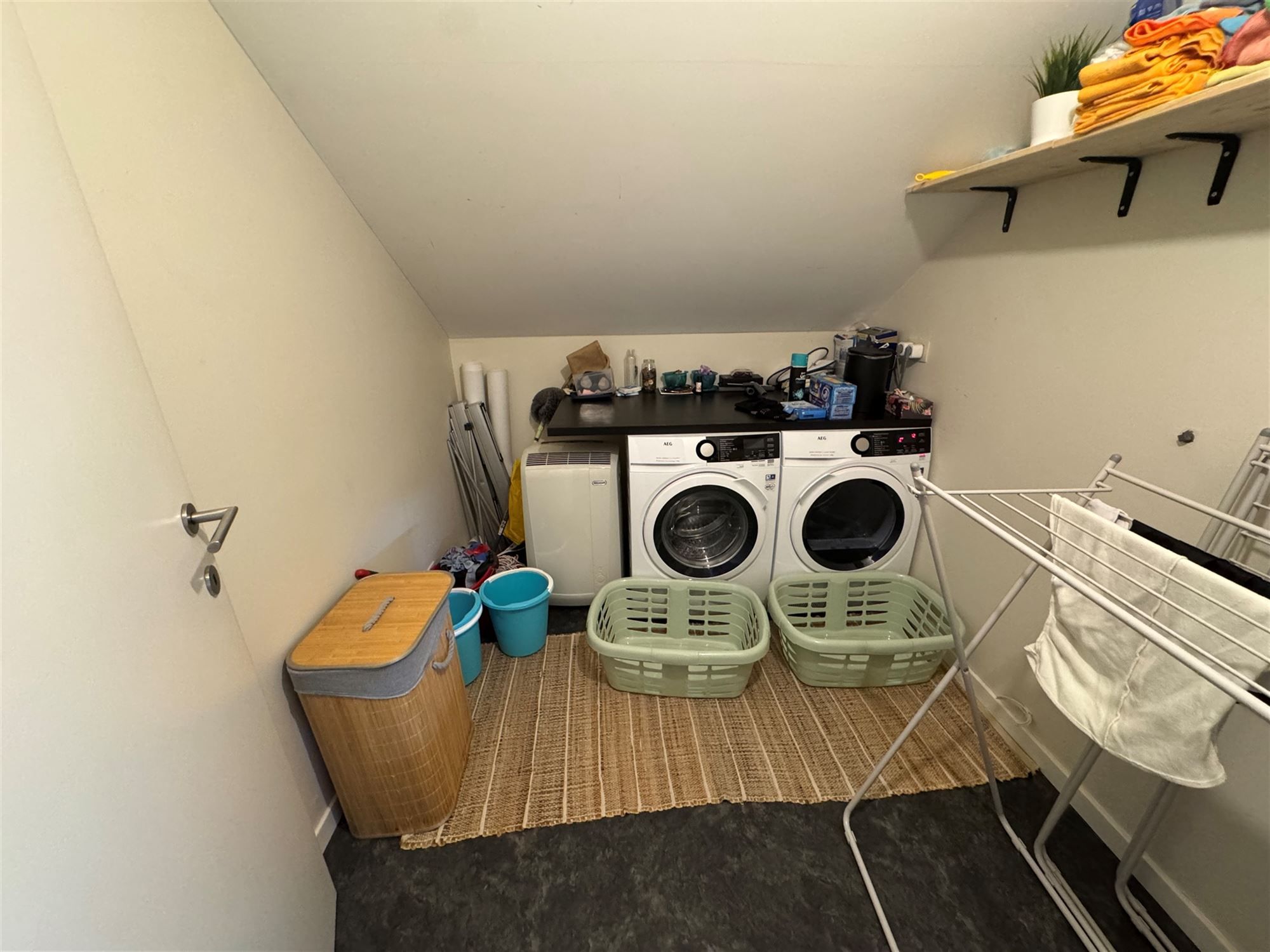 PERFECT ONDERHOUDEN DUPLEX APPARTEMENT (100M²) MET 3 SLAAPKAMERS + WASPLAATS EN TERRAS TE BEVERLO foto 11