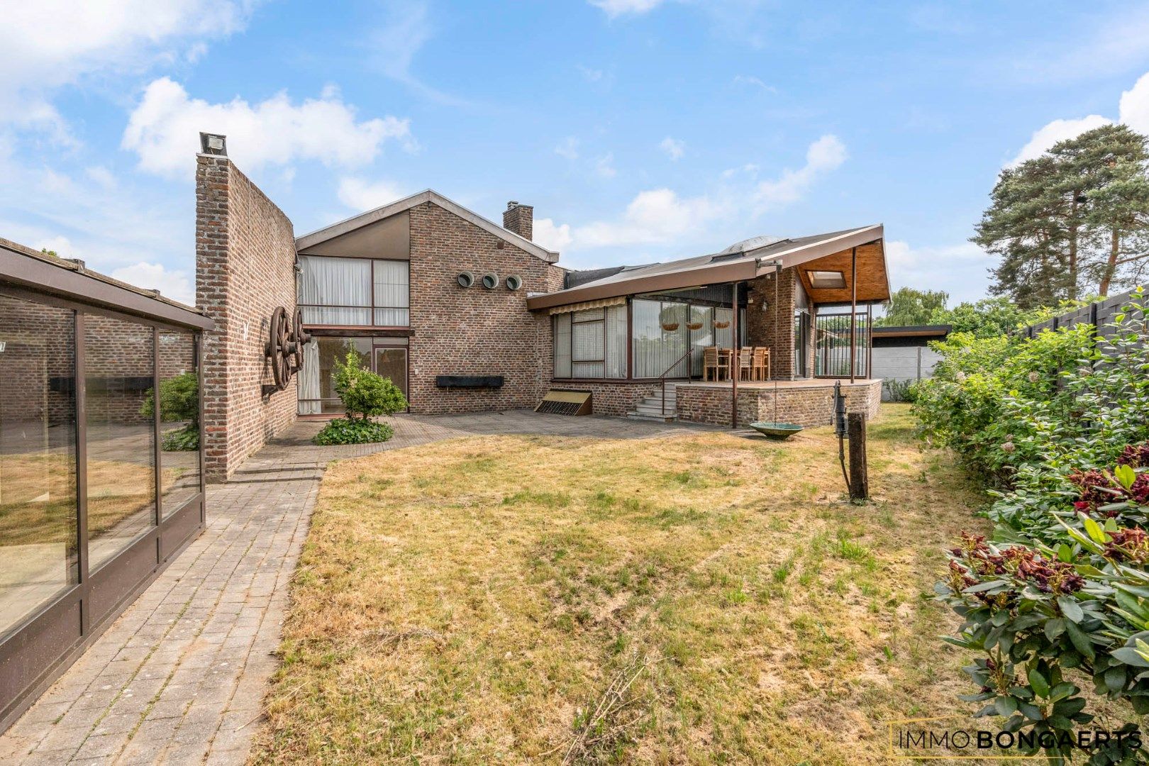 Ruime woning met vier slaapkamers  foto 30