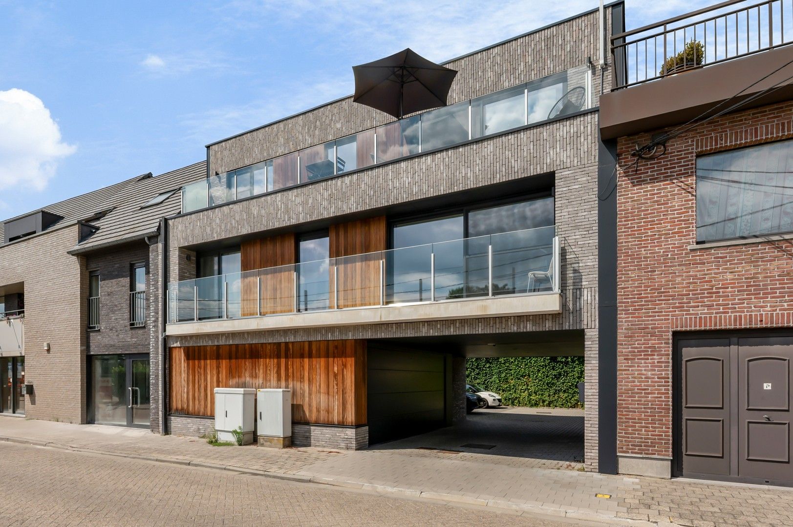 Instapklaar dakappartement met terras in het centrum van Putte foto 24